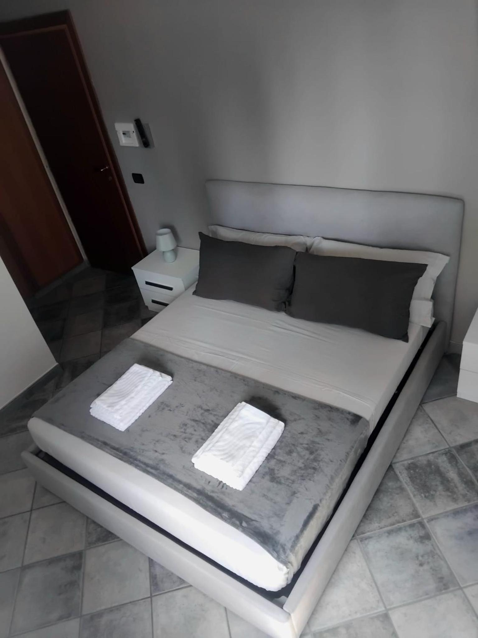 Double Room With Private Bathroom photo 3
