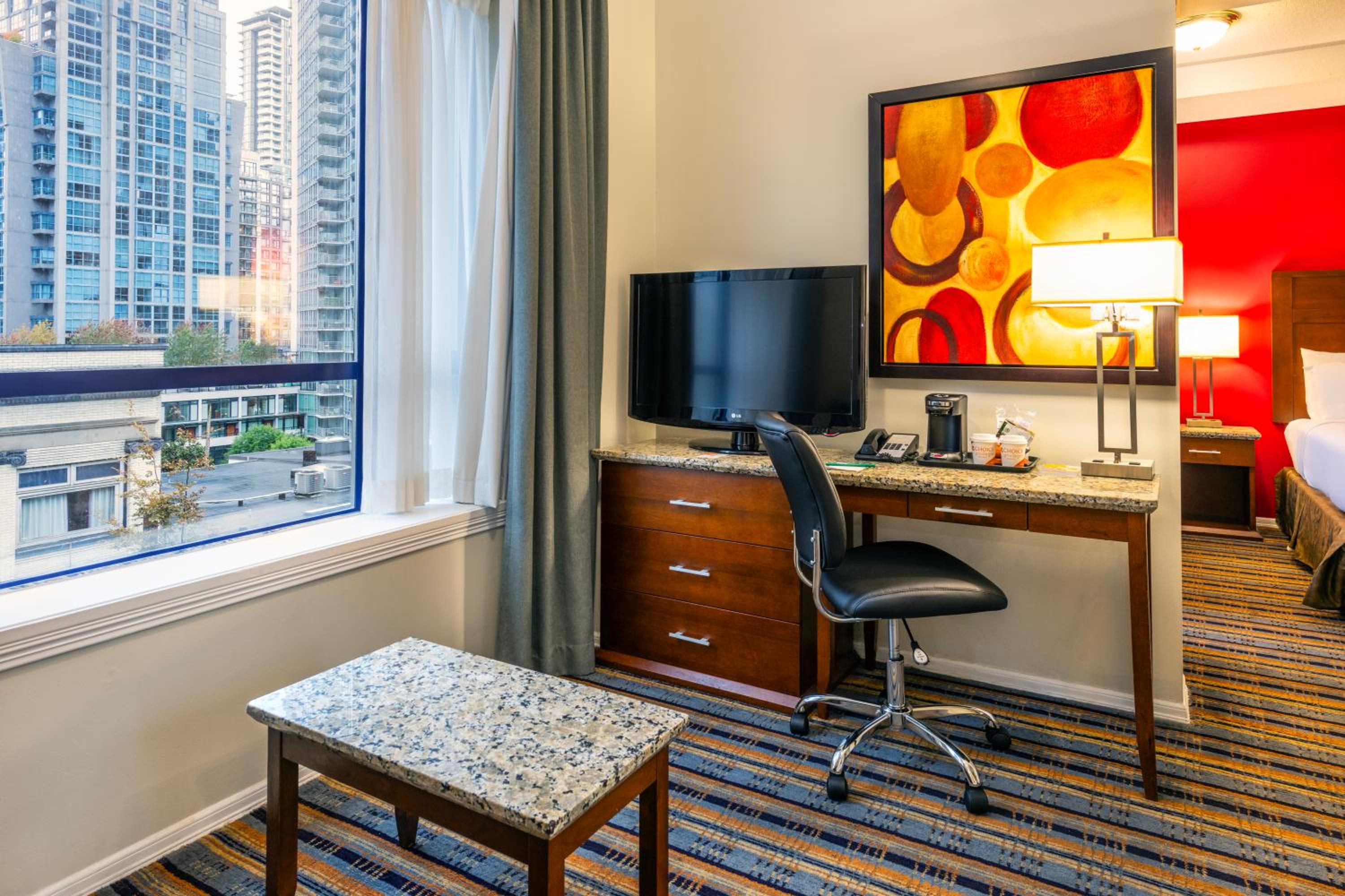 Double Suite with Two Double Beds and Sofa Bed - Non Smoking - Photo 3