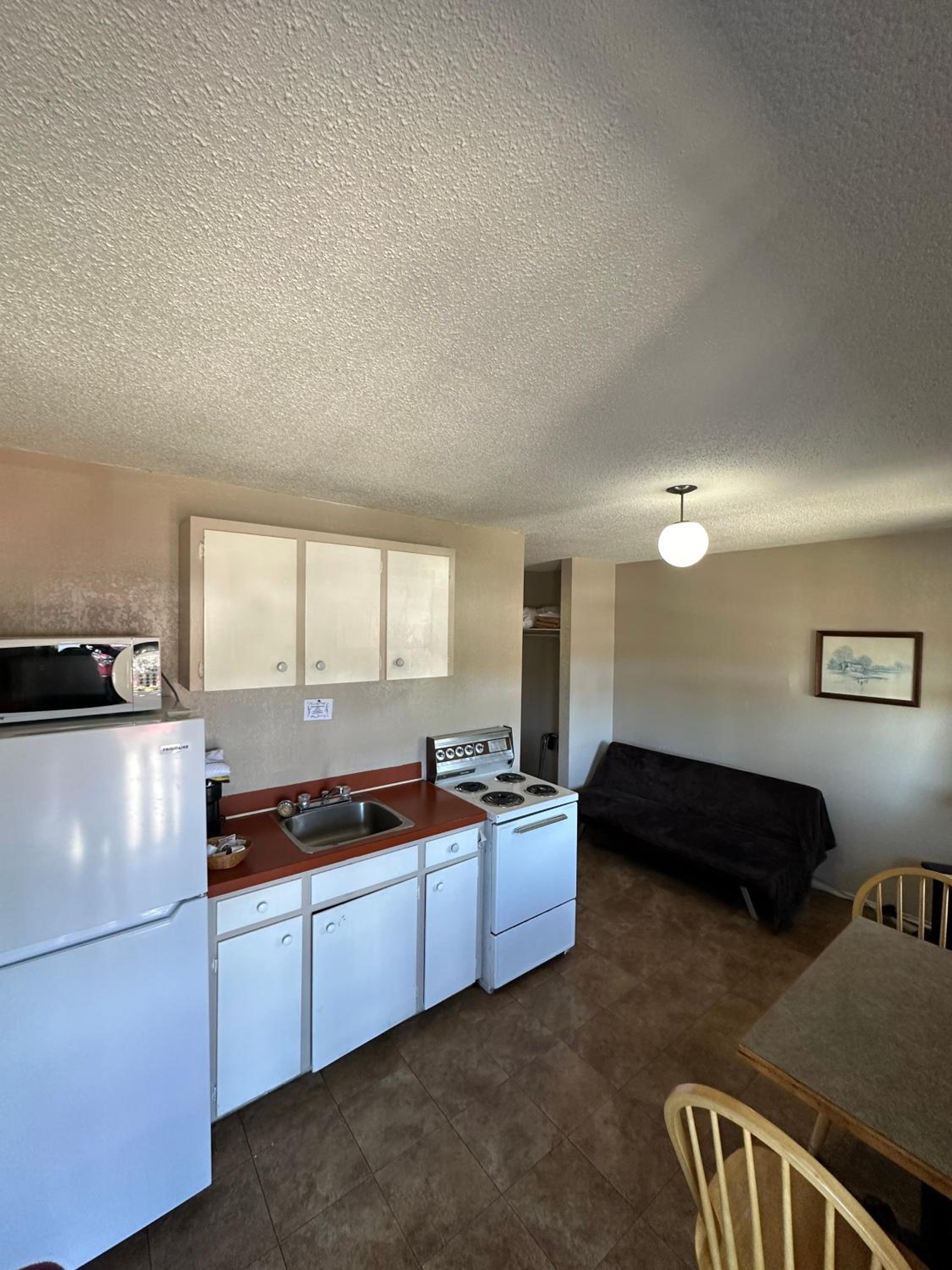 One Double Bed with Kitchenette - Pet Friendly photo 2