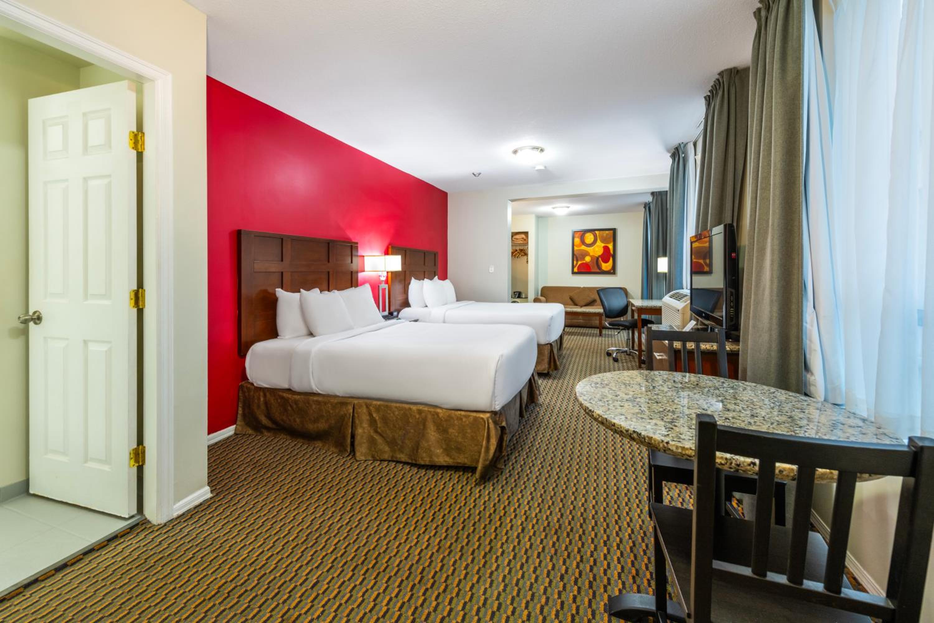 Double Suite with Two Double Beds - Non Smoking - Photo 3