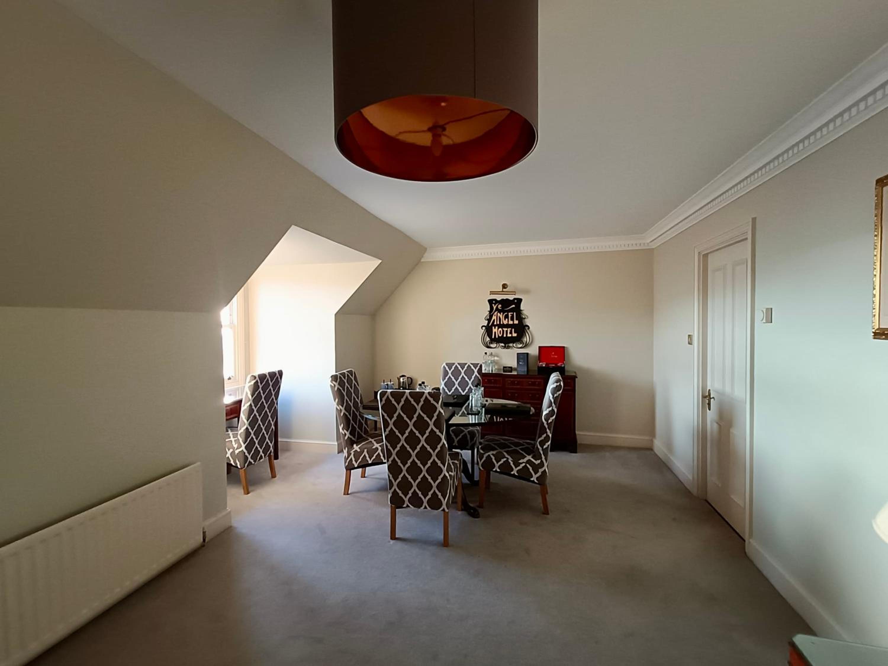 Luxury Suite - Photo 23