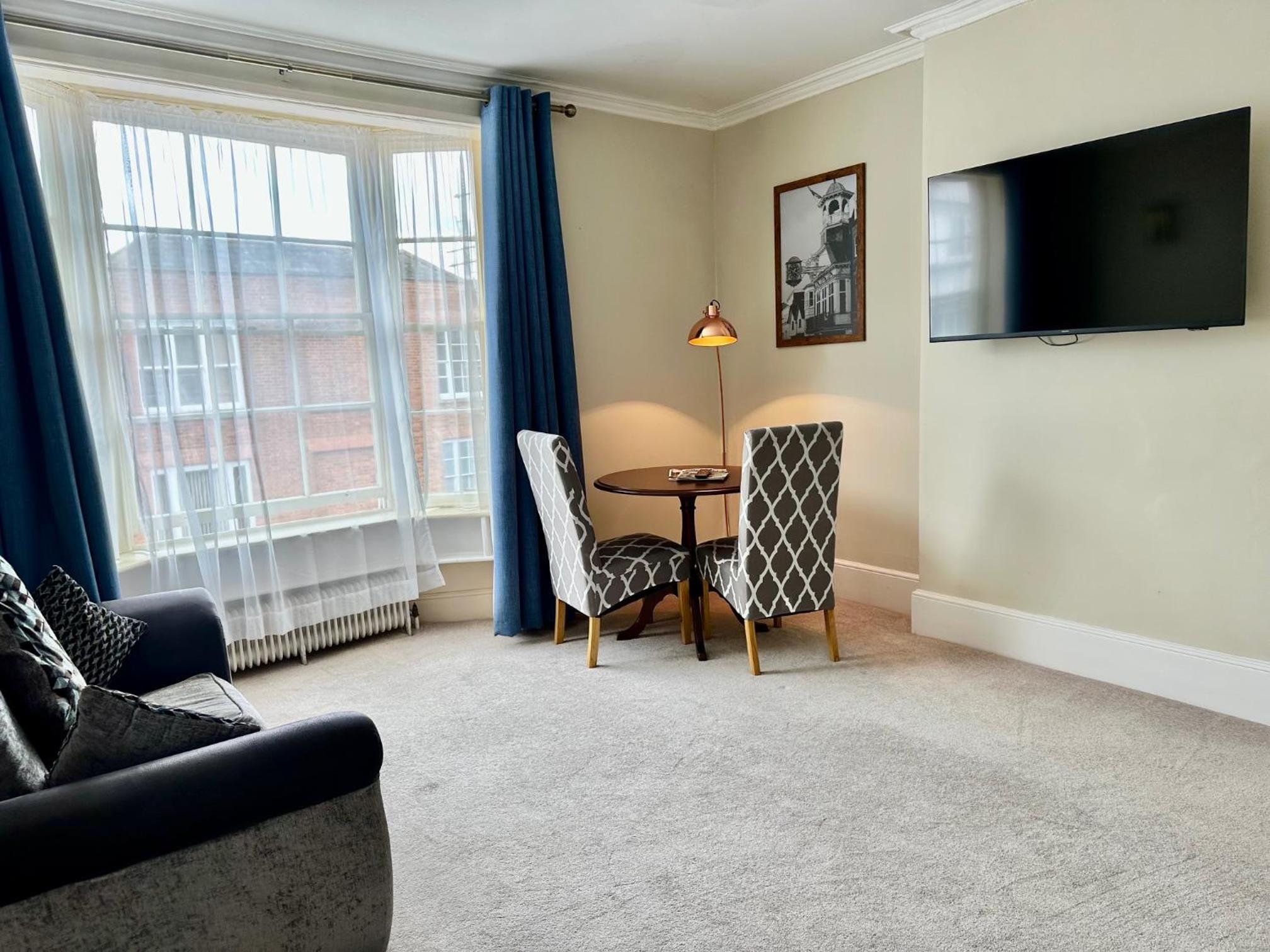 Luxury Suite - Photo 29