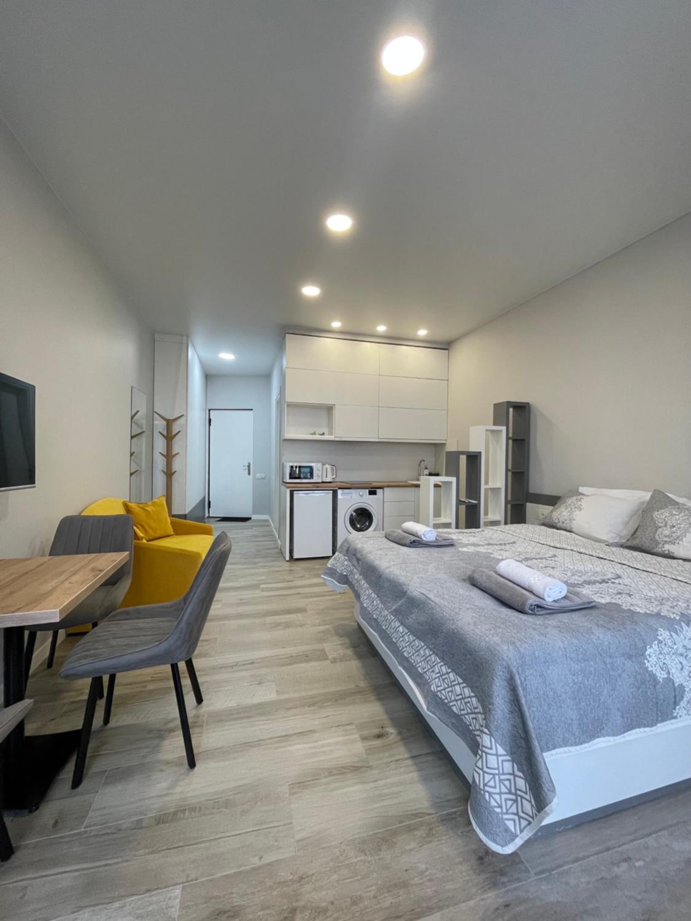 One-Bedroom Apartment photo 1