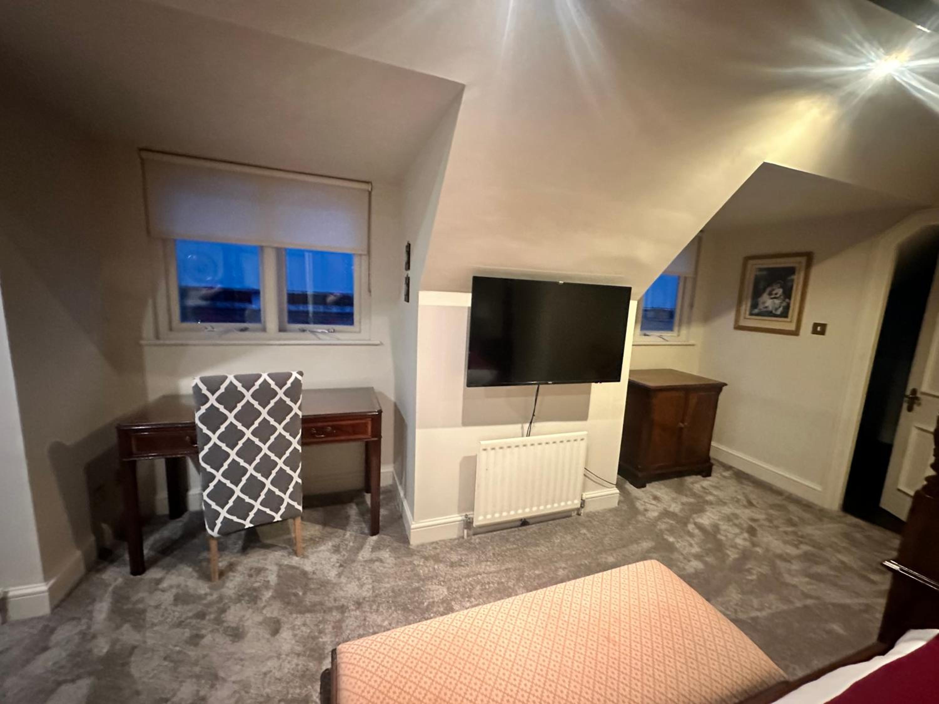 Luxury Suite - Photo 4