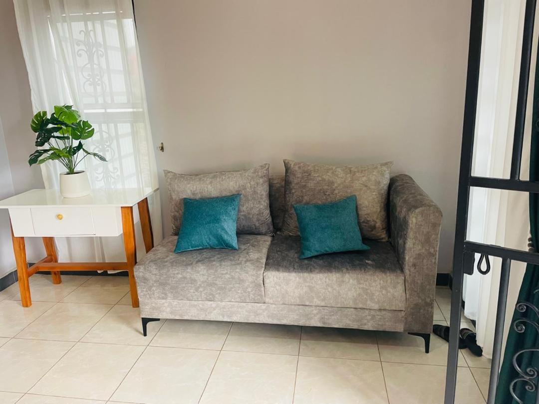 One-Bedroom Apartment photo 2