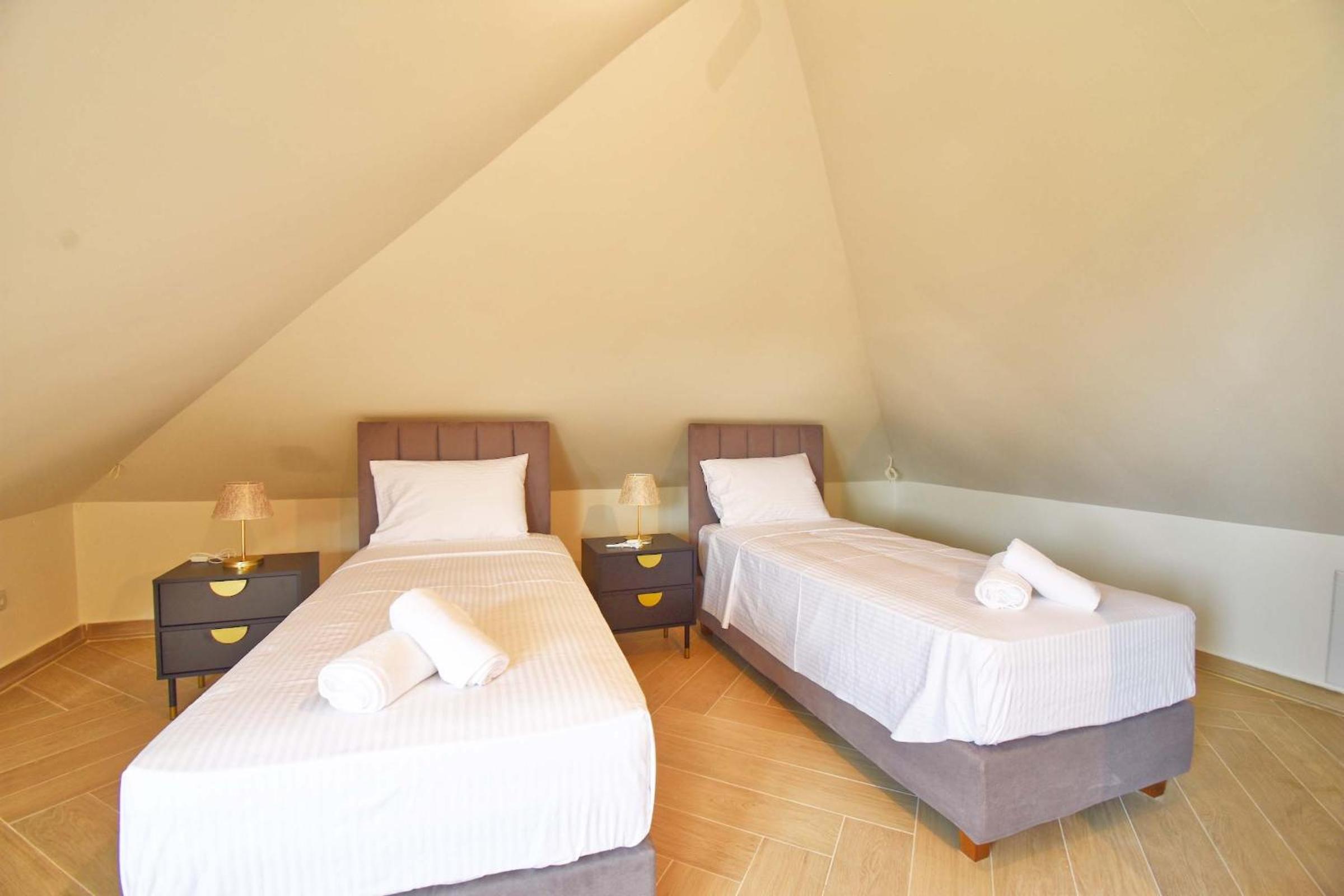Three-Bedroom Villa photo 2