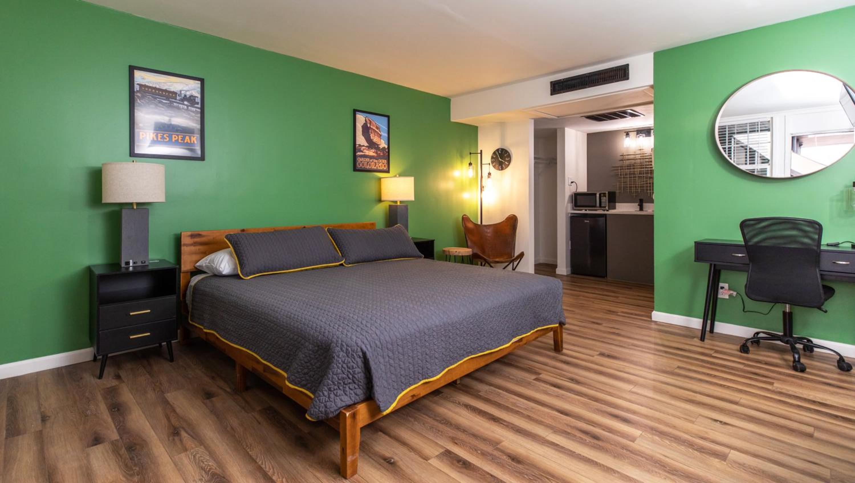 Deluxe King Room photo 1