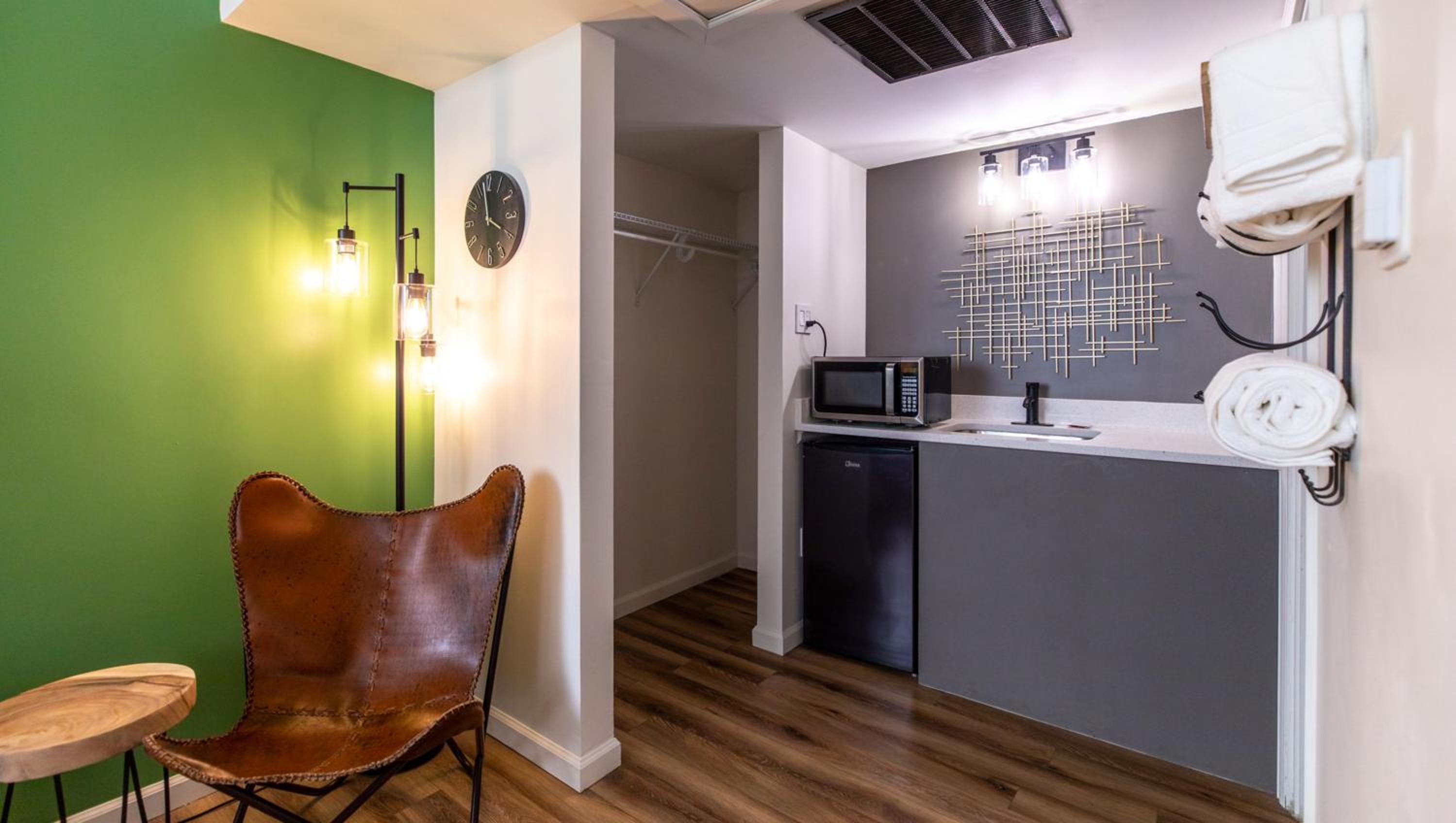 Deluxe King Room photo 2