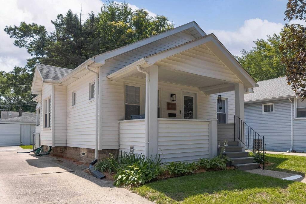 Two-Bedroom House photo 3