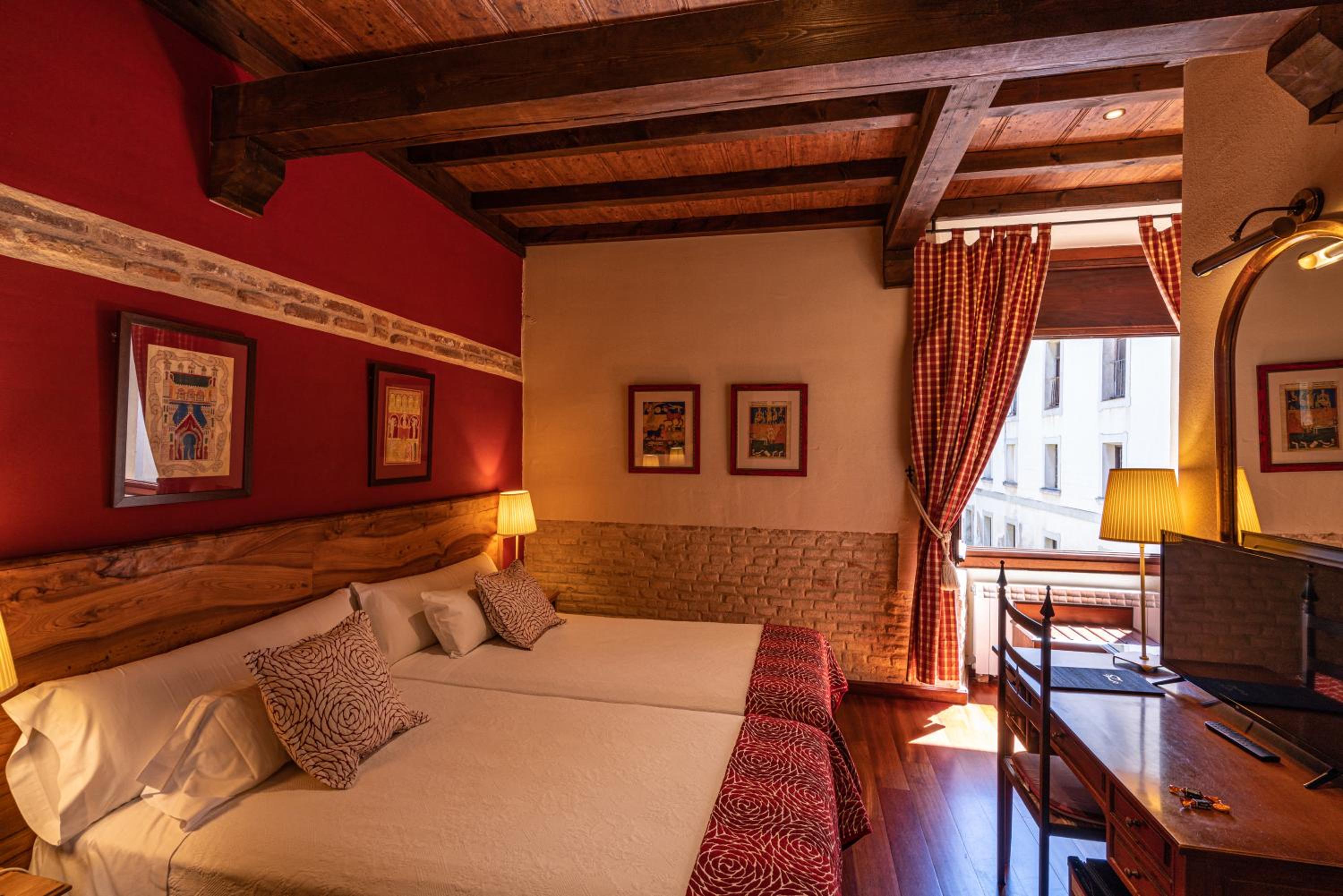 Double or Twin Room with Extra Bed photo 3