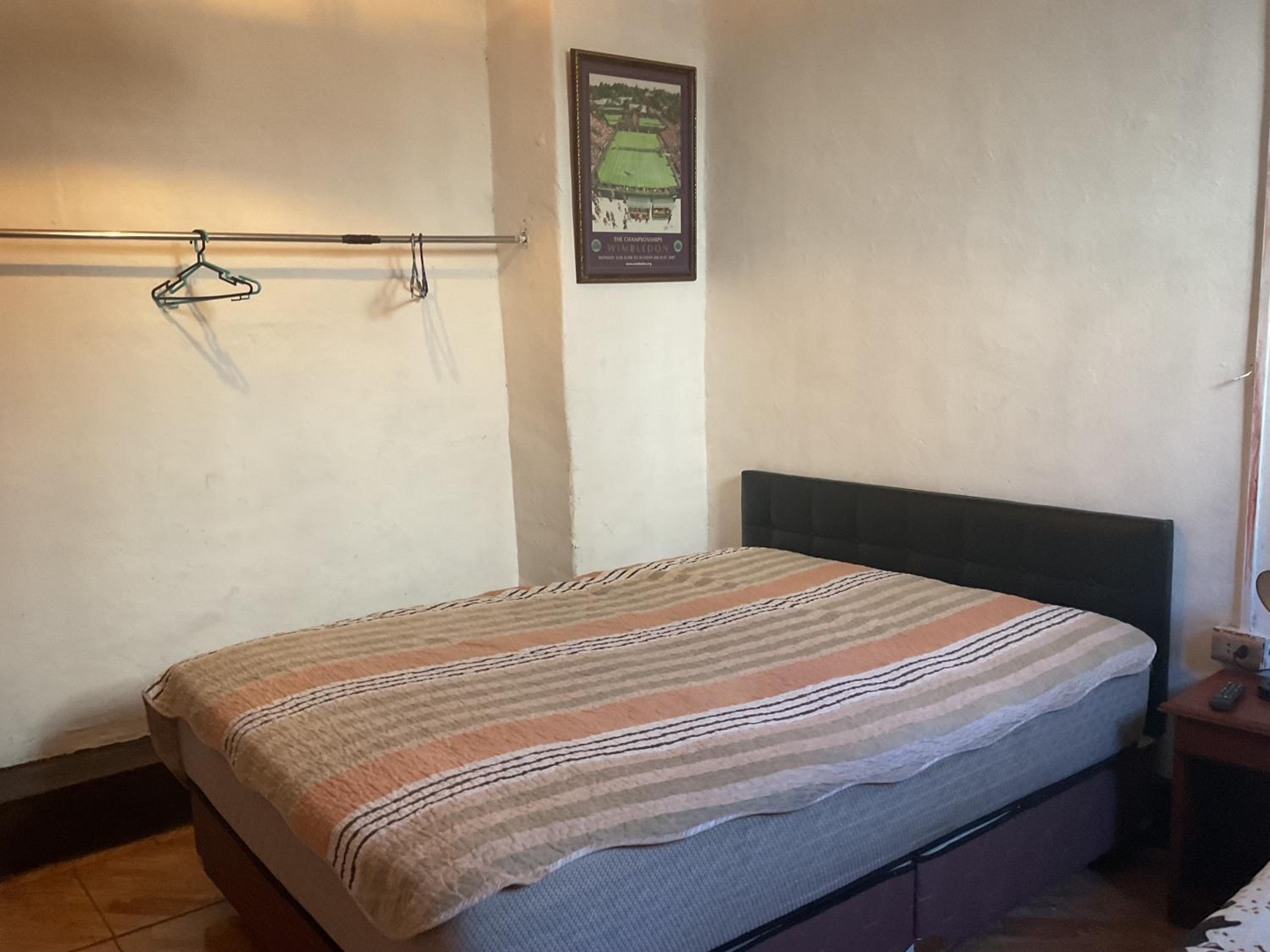 Double or Twin Room with Private Bathroom photo 2