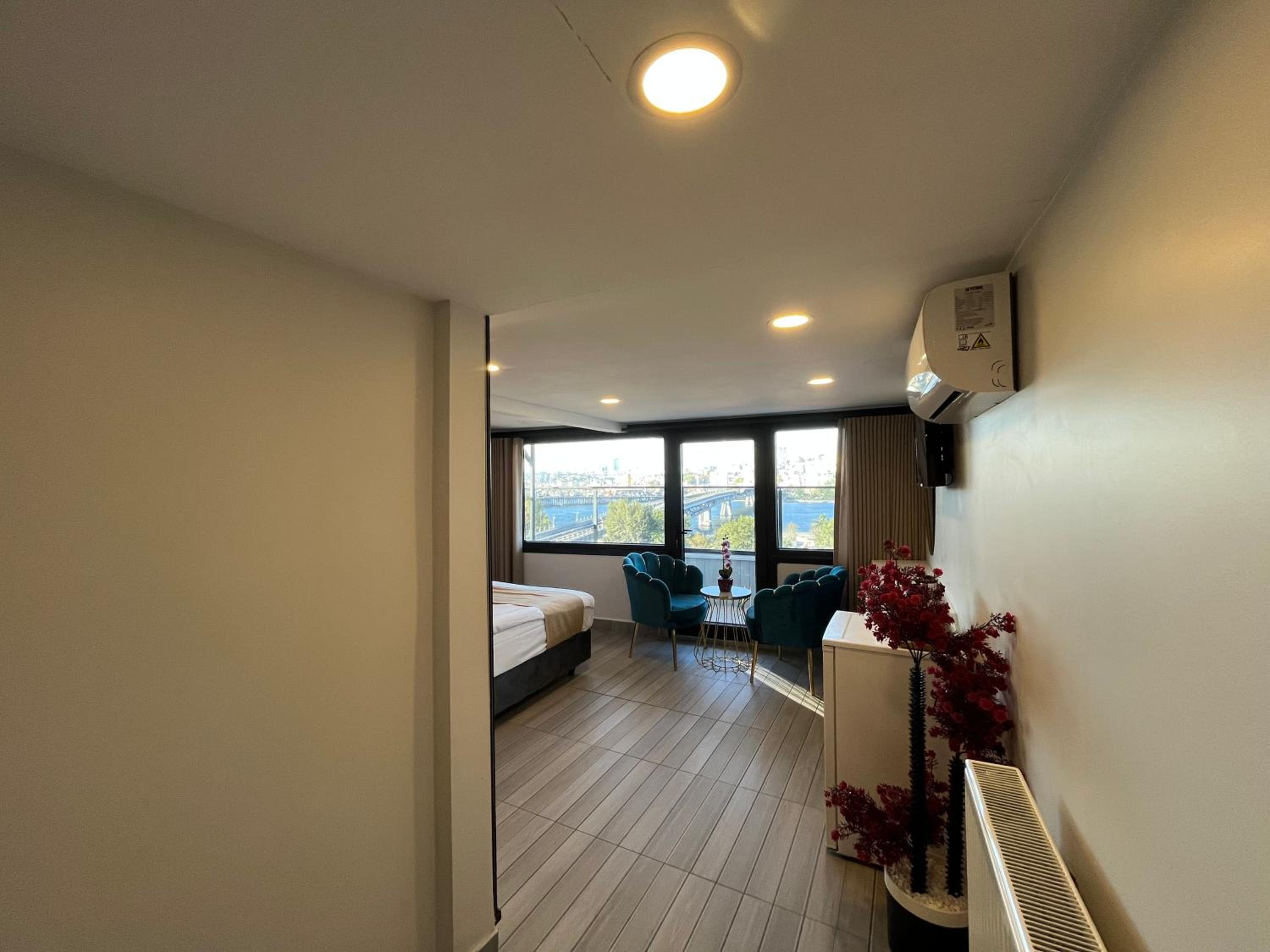 Double Room with Balcony and Sea View photo 2