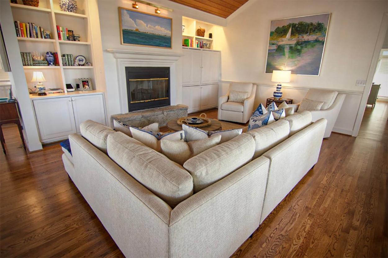Five-Bedroom House photo 1