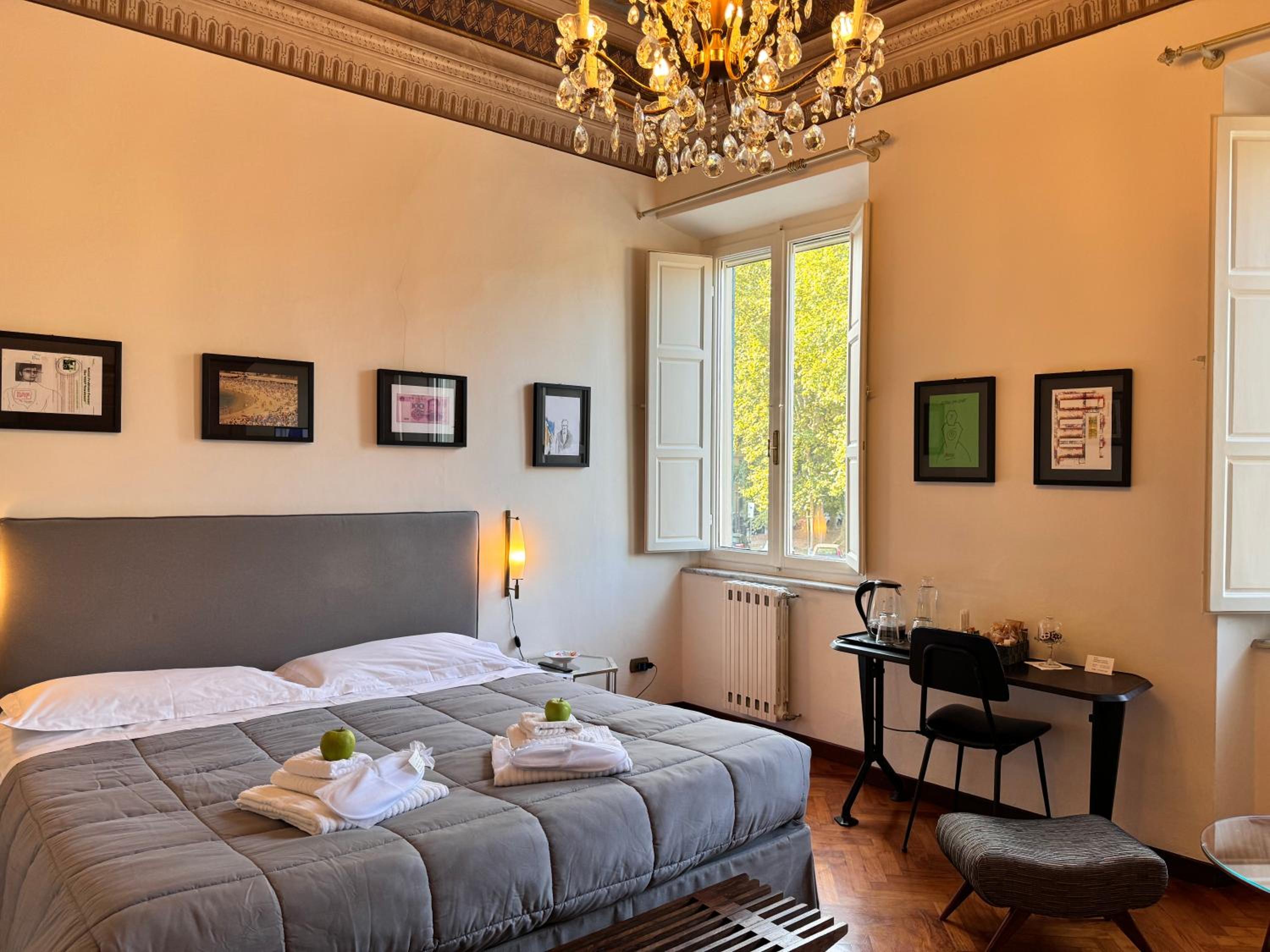 Standard King Room with Private Bathroom - Photo 13