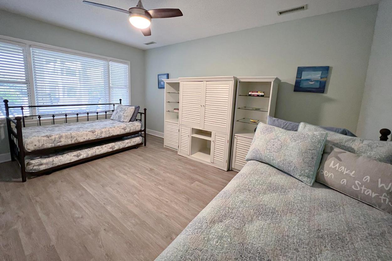 Five-Bedroom House photo 2