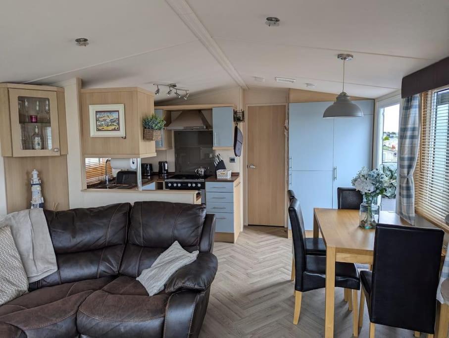 Three-Bedroom House photo 3