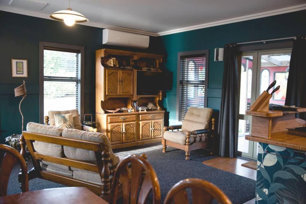 Three-Bedroom Apartment photo 2