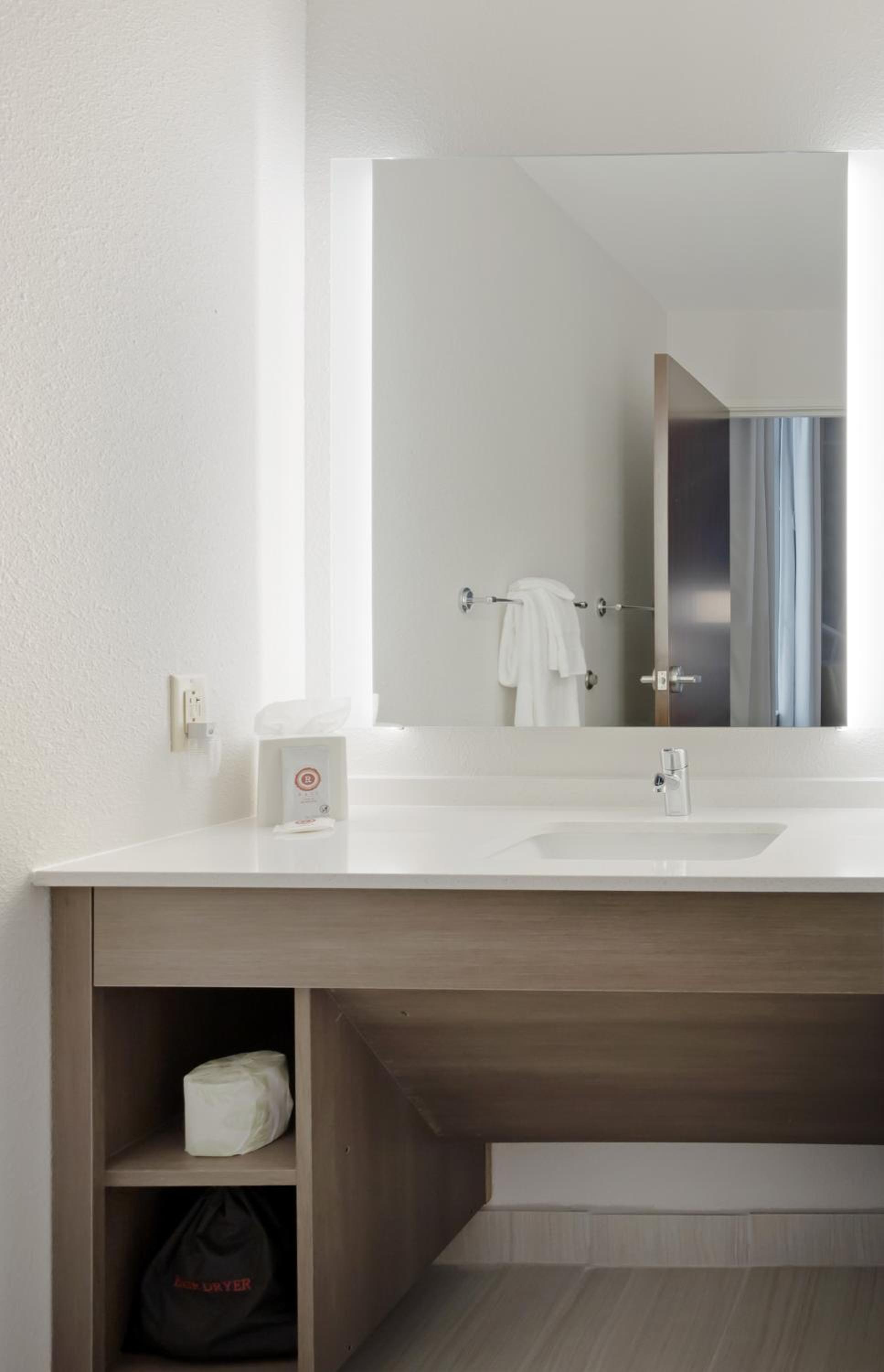 King Suite - Disability Access/Non Smoking - Photo 4