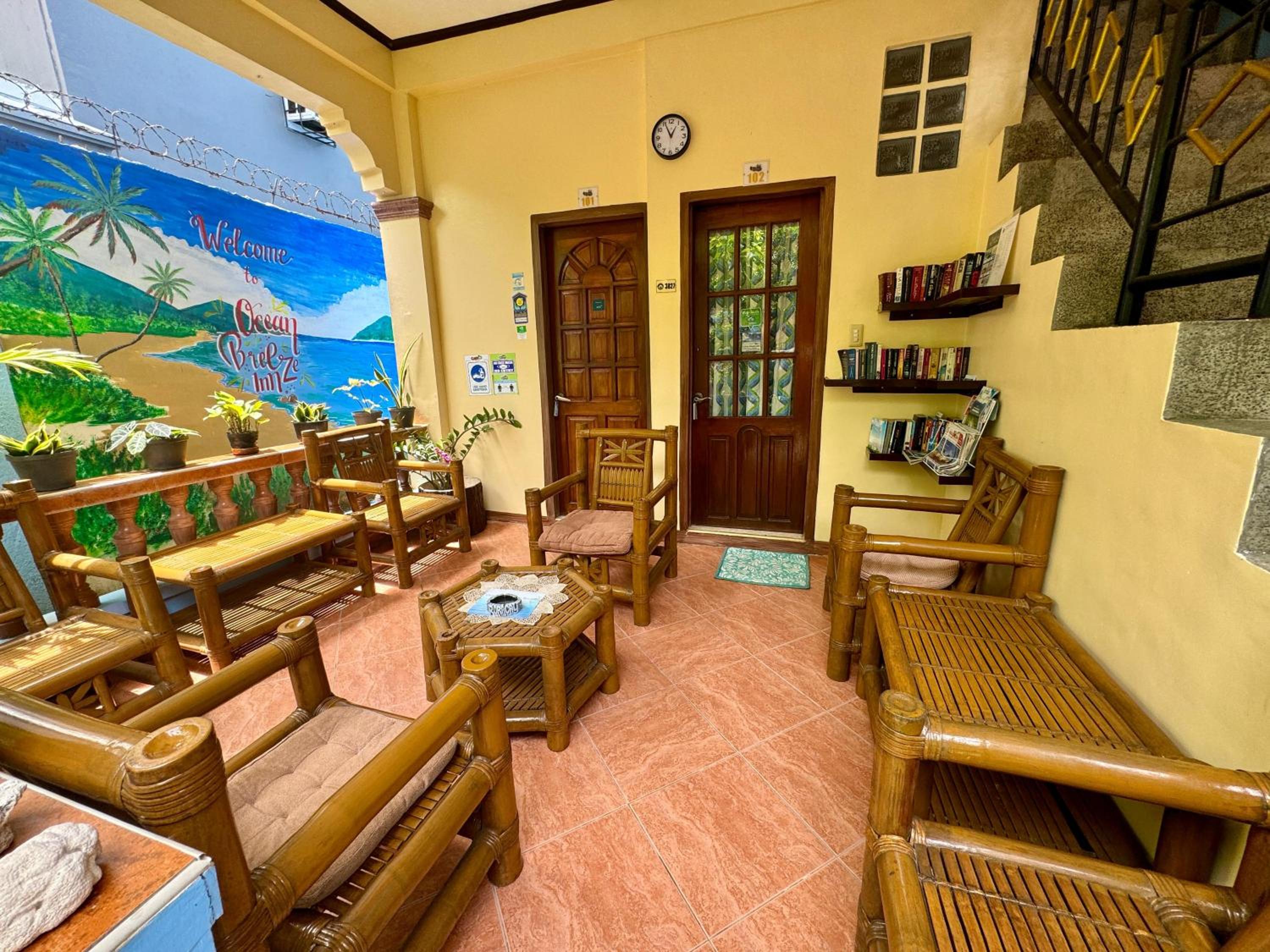 Family Room with Private Bathroom - Photo 6