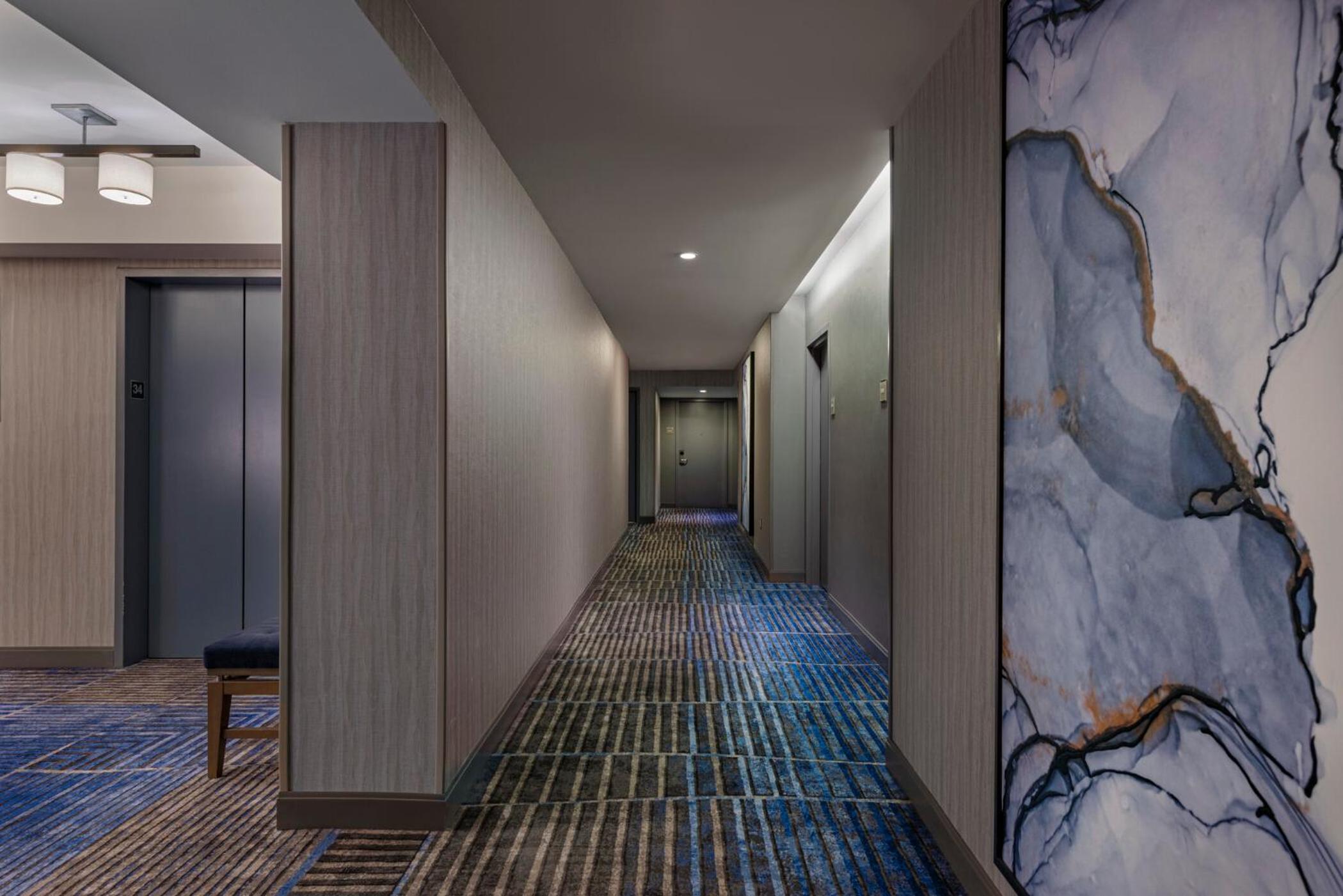 Junior Suite with Tub and Skyline View - High Floor - Mobility/Hearing Accessible photo 1