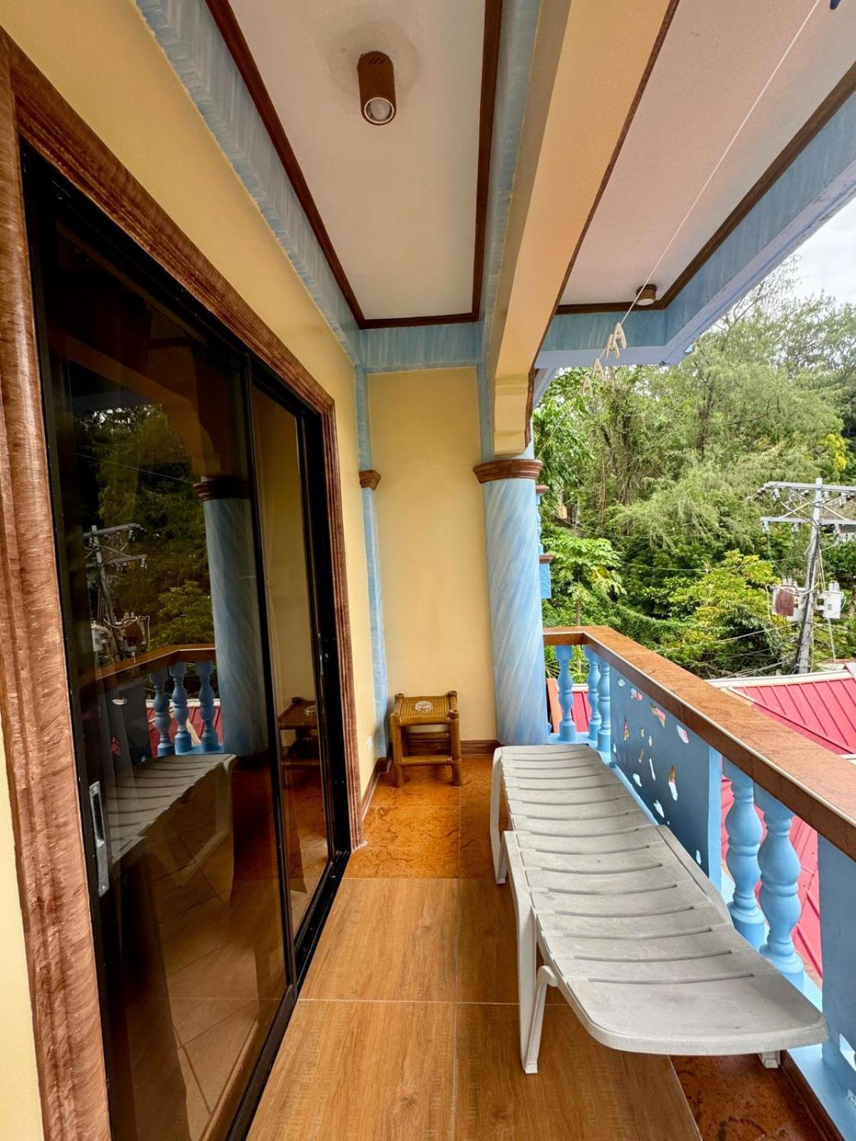 Deluxe Double Room with Balcony - Photo 2