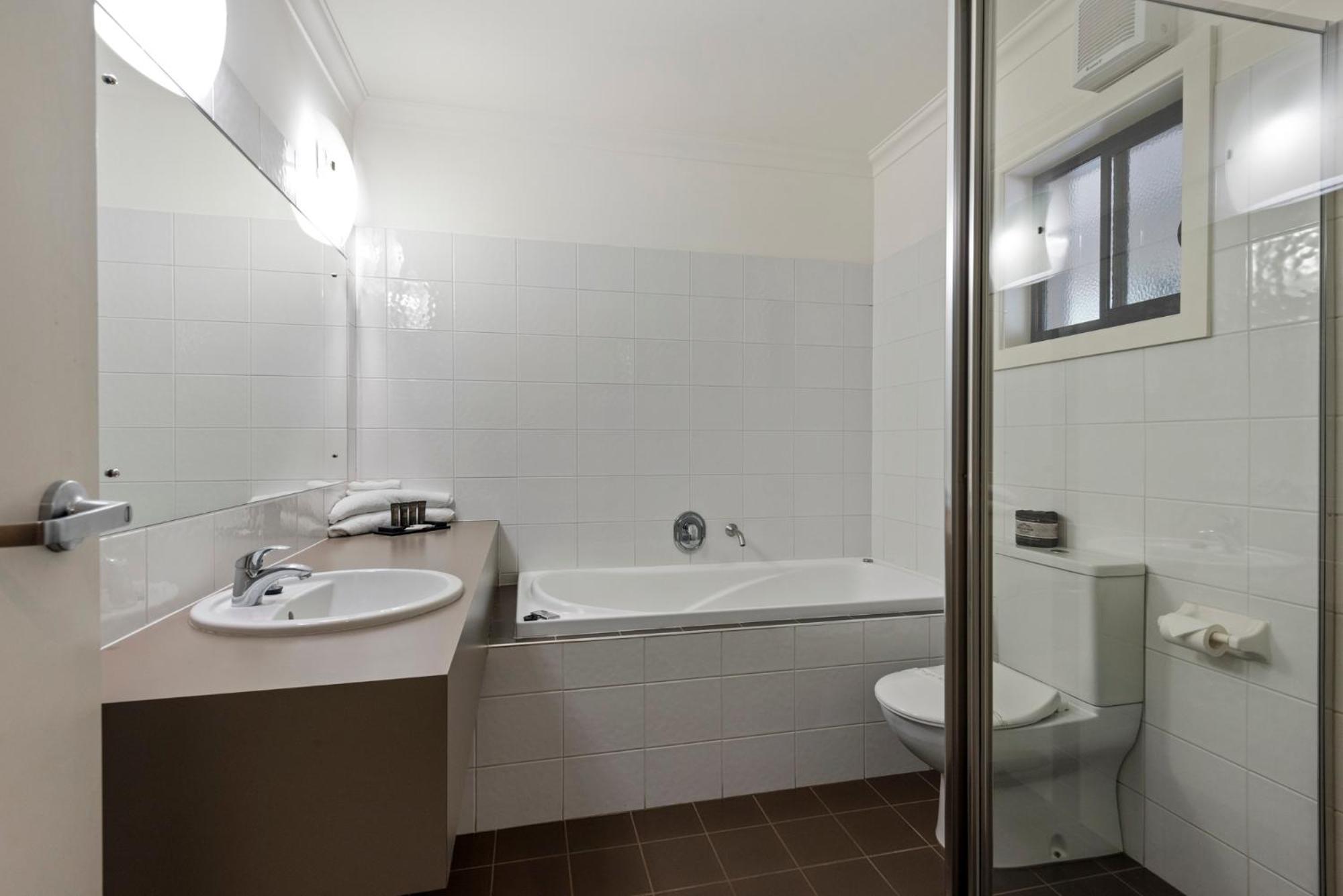 King Room with Spa Bath photo 3