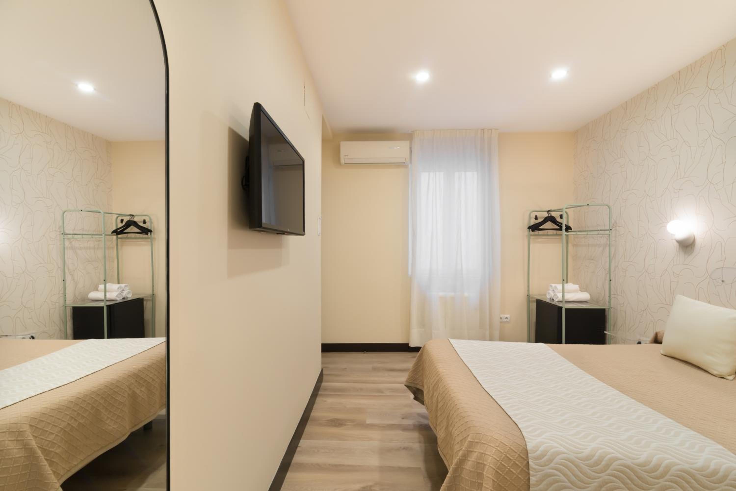 Double  Interior Room - Photo 1