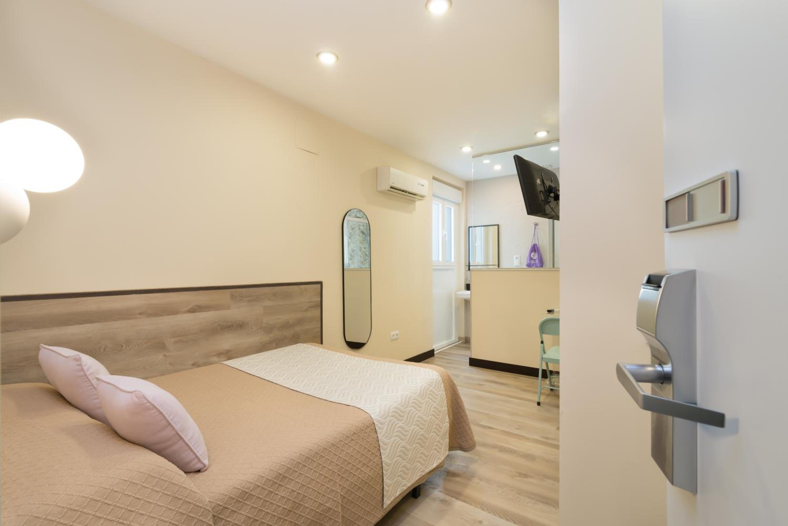 Double  Interior Room - Photo 22