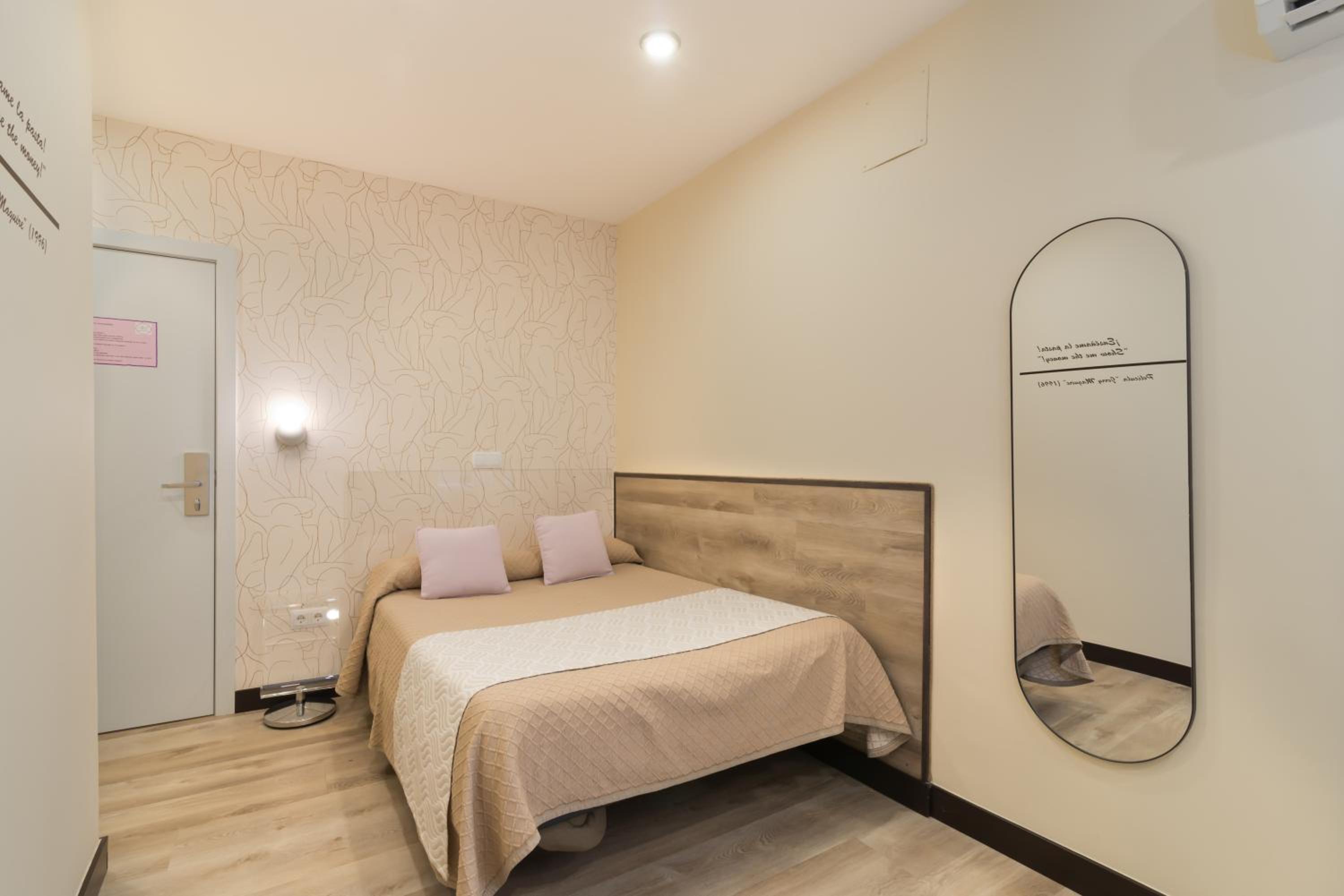 Double  Interior Room - Photo 21