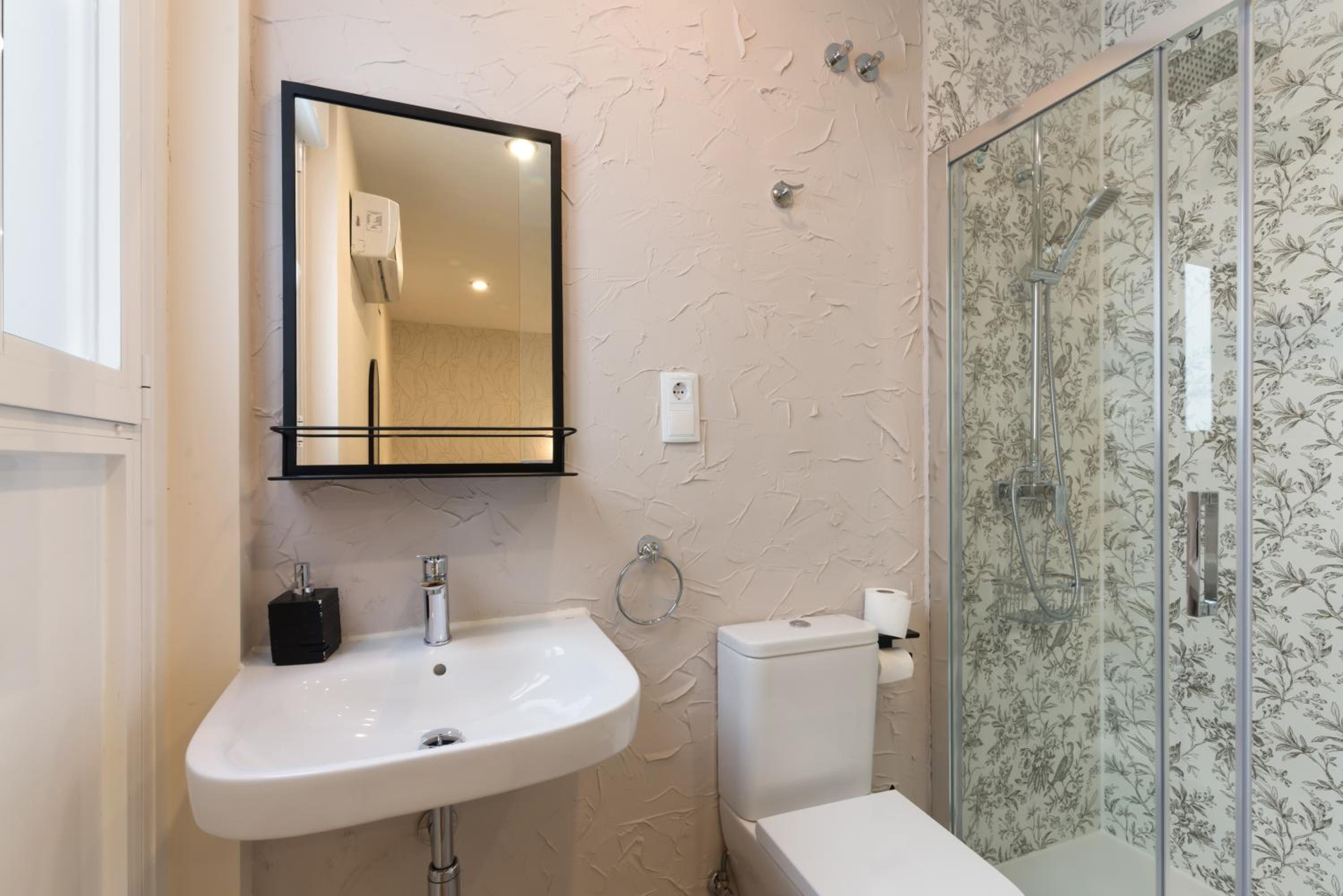 Double  Interior Room - Photo 16