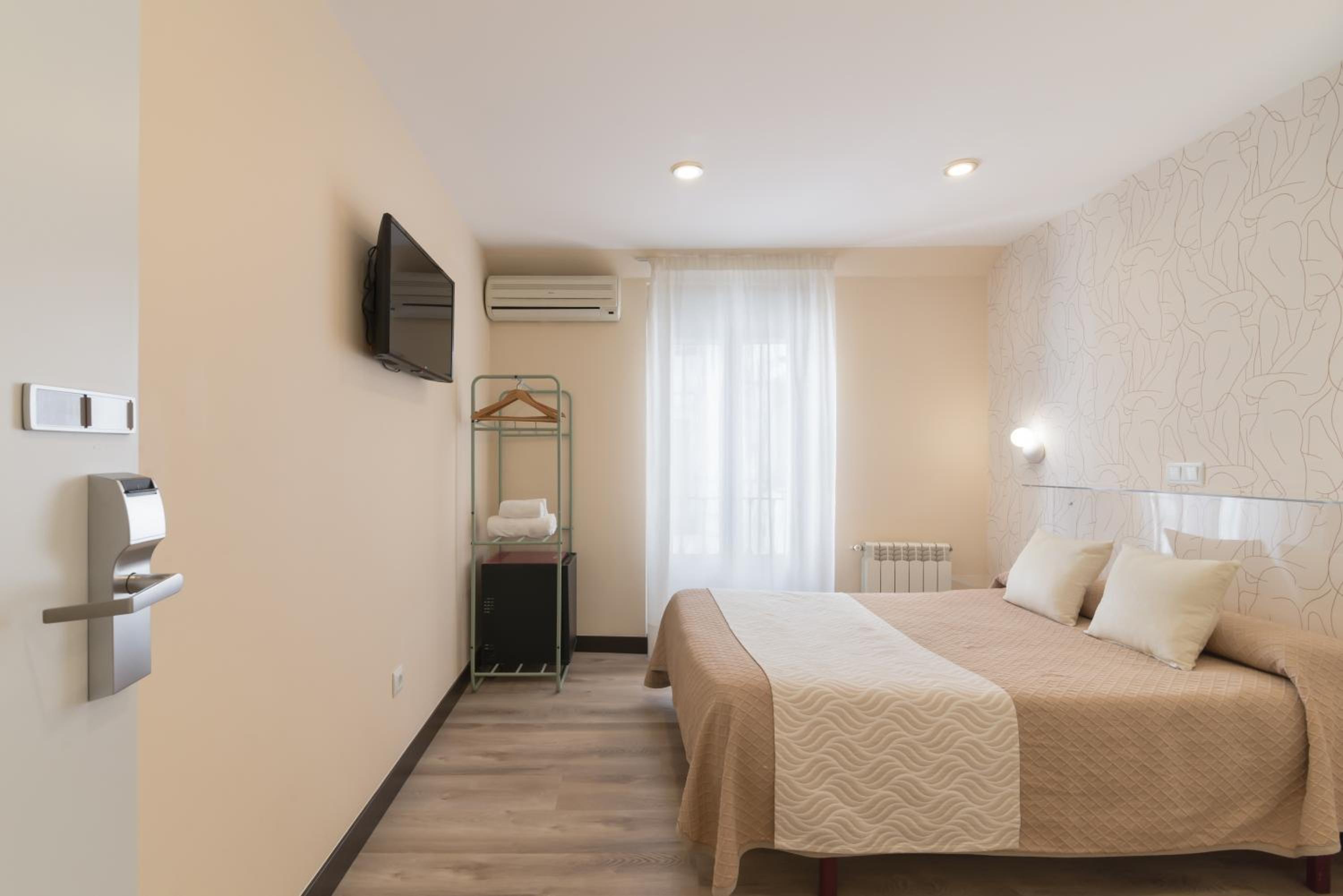 Double  Interior Room - Photo 5