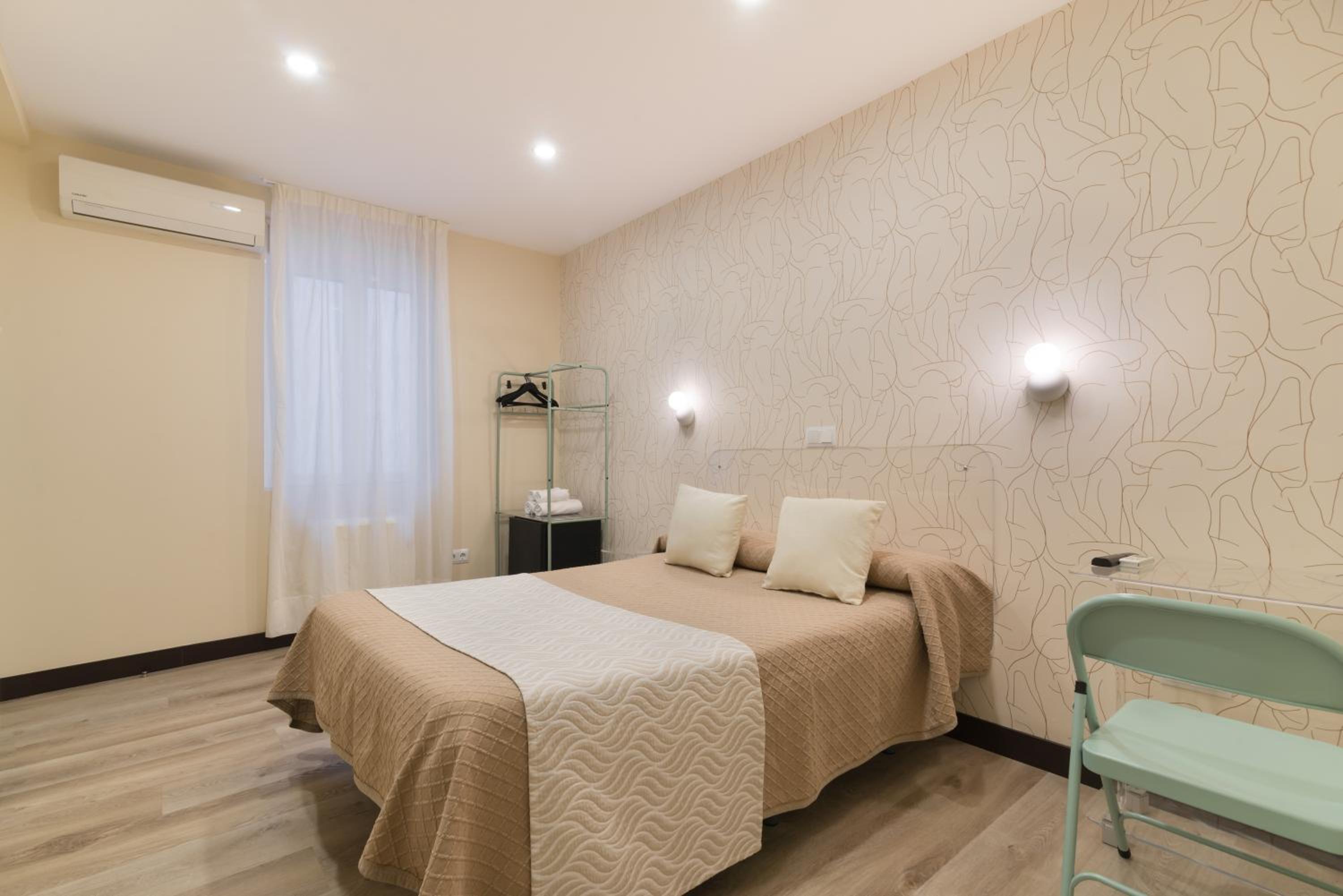 Double  Interior Room - Photo 11
