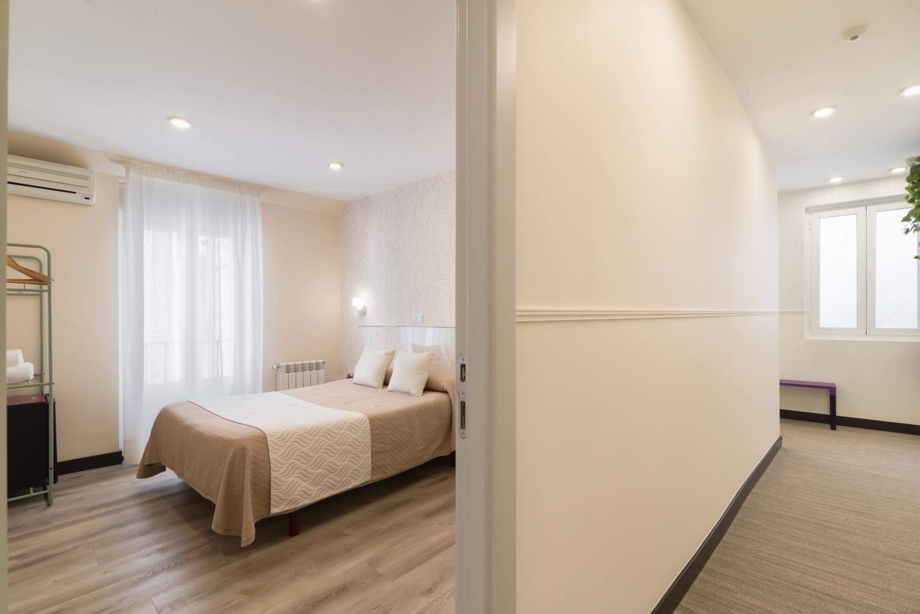 Double  Interior Room - Photo 10