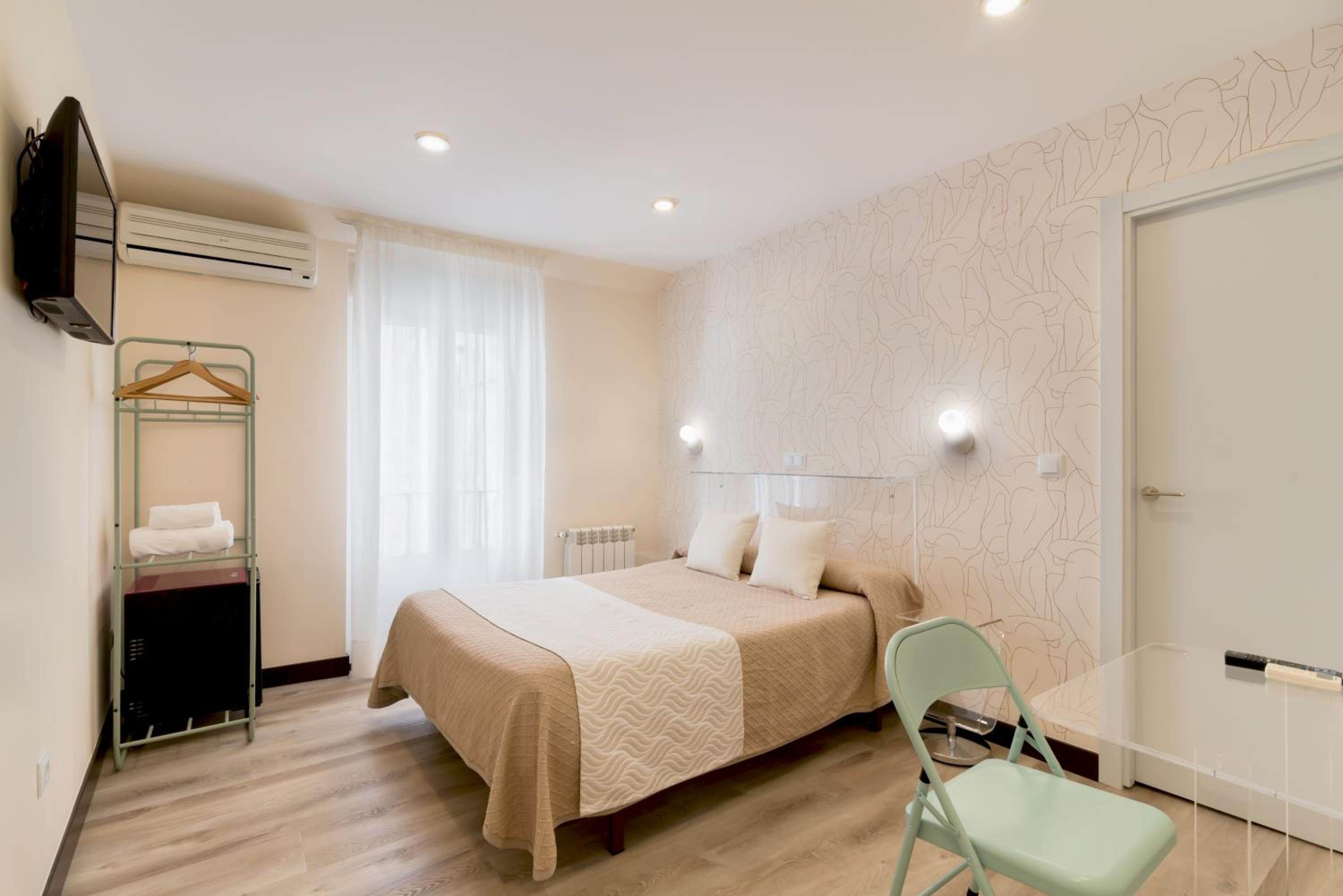 Double  Interior Room - Photo 9