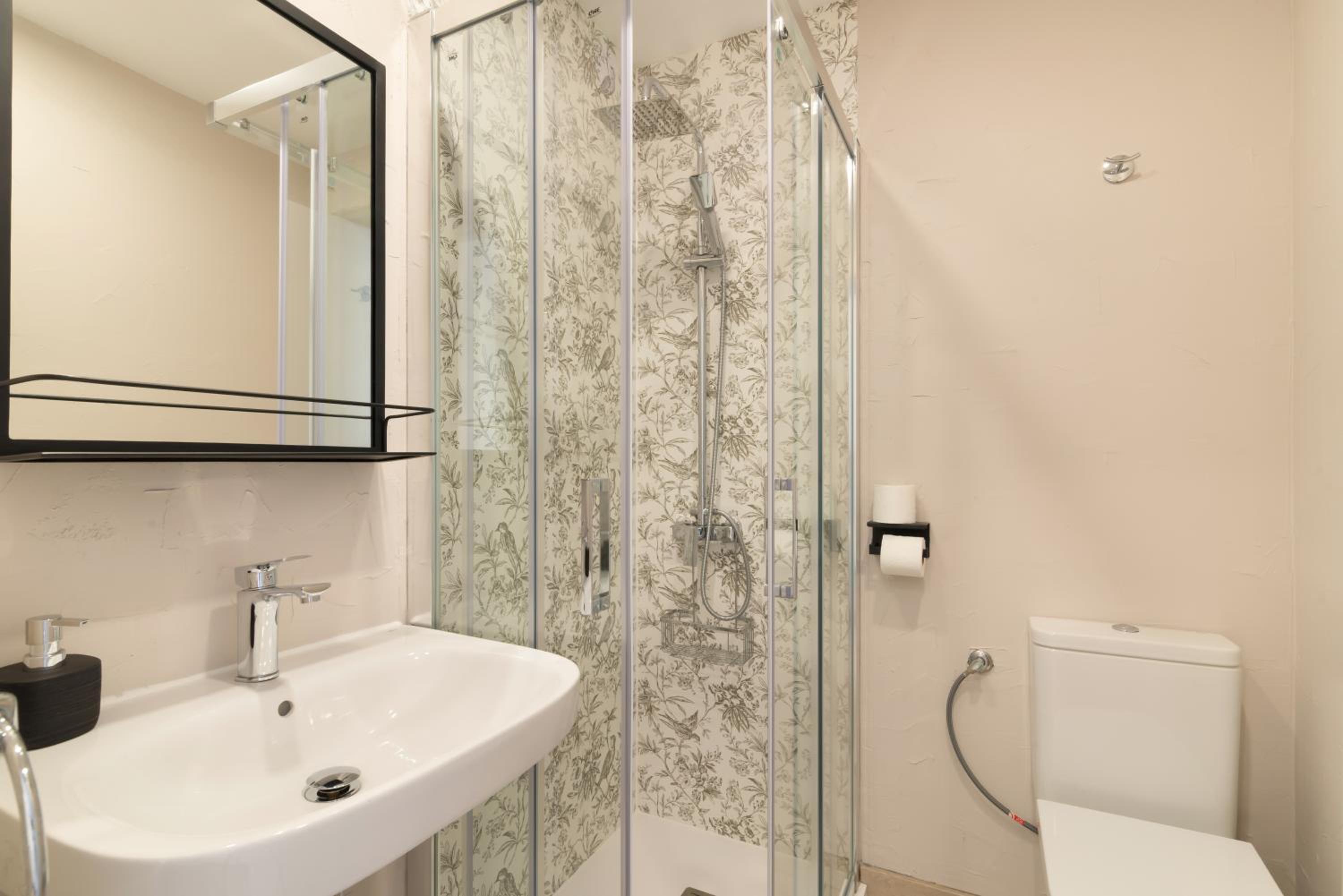 Double  Interior Room - Photo 7