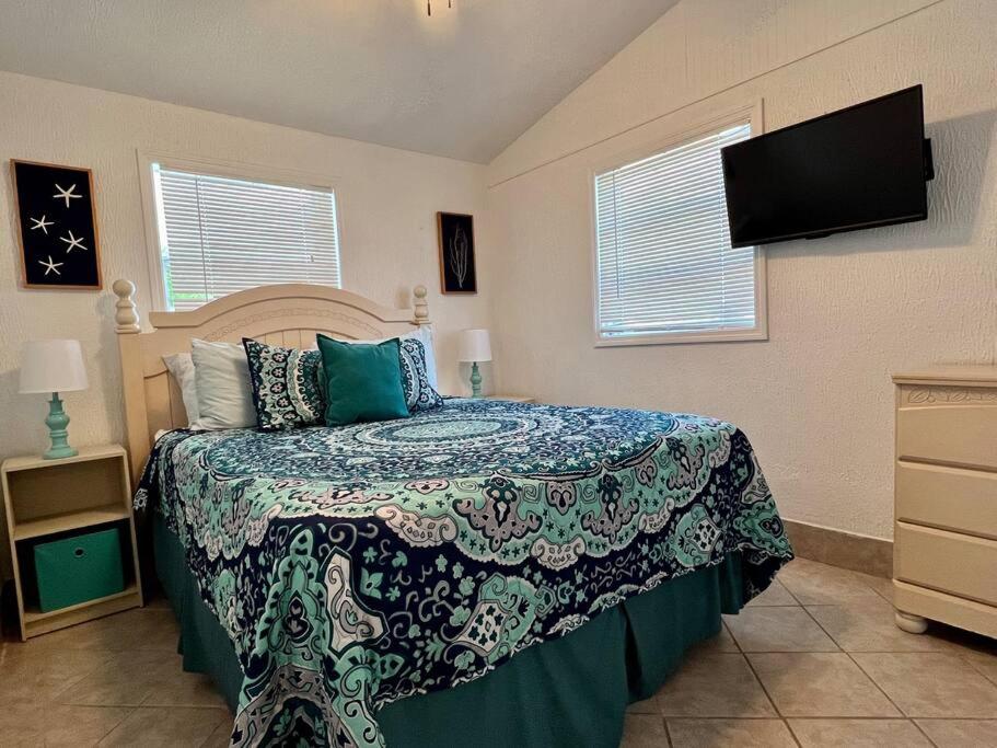 Three-Bedroom House photo 2