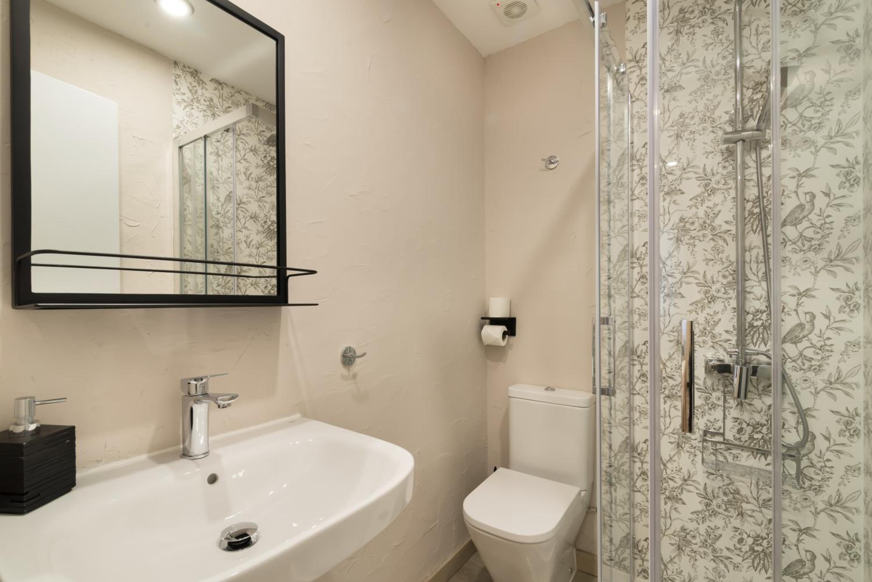 Twin Room - Photo 7