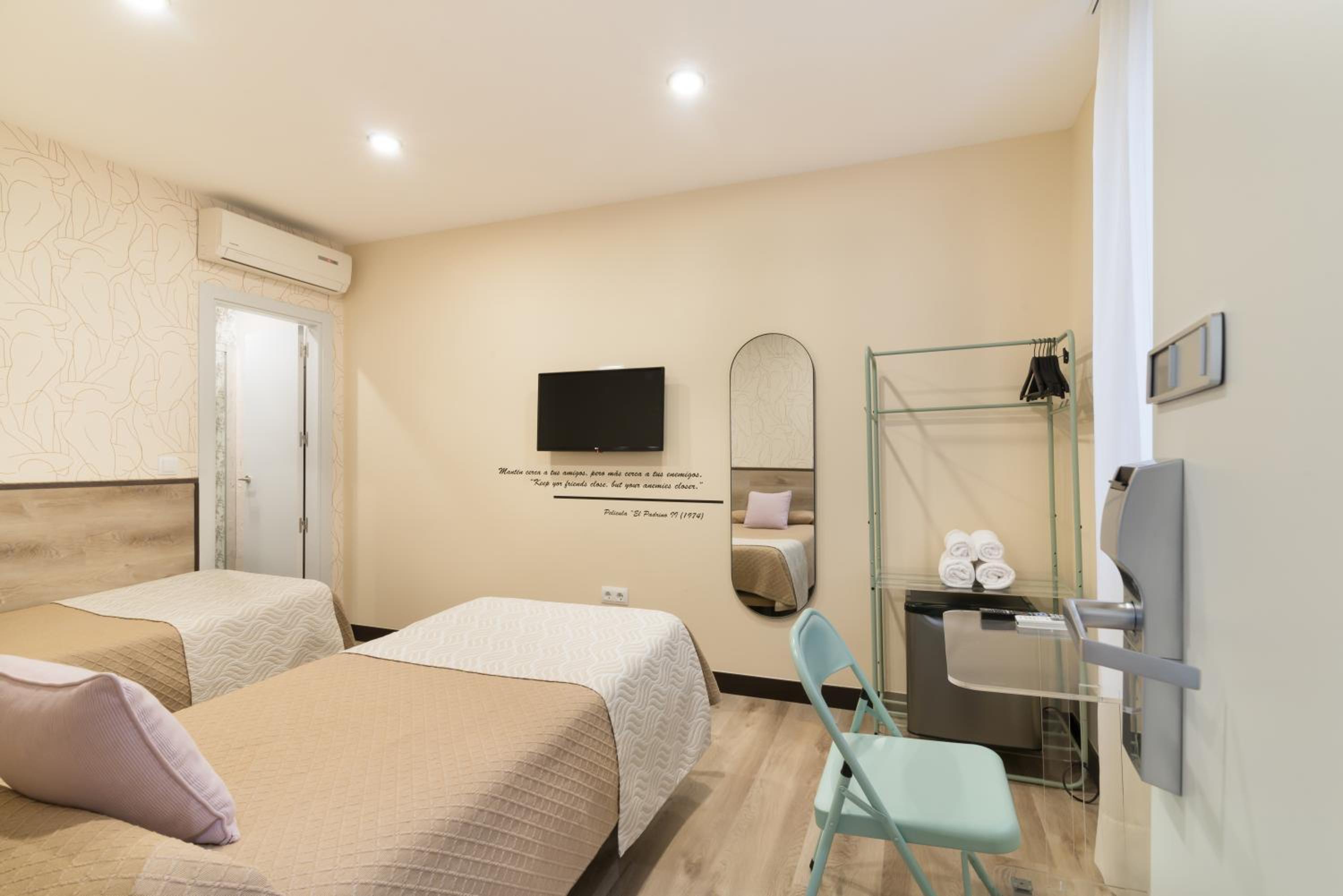 Twin Room - Photo 2