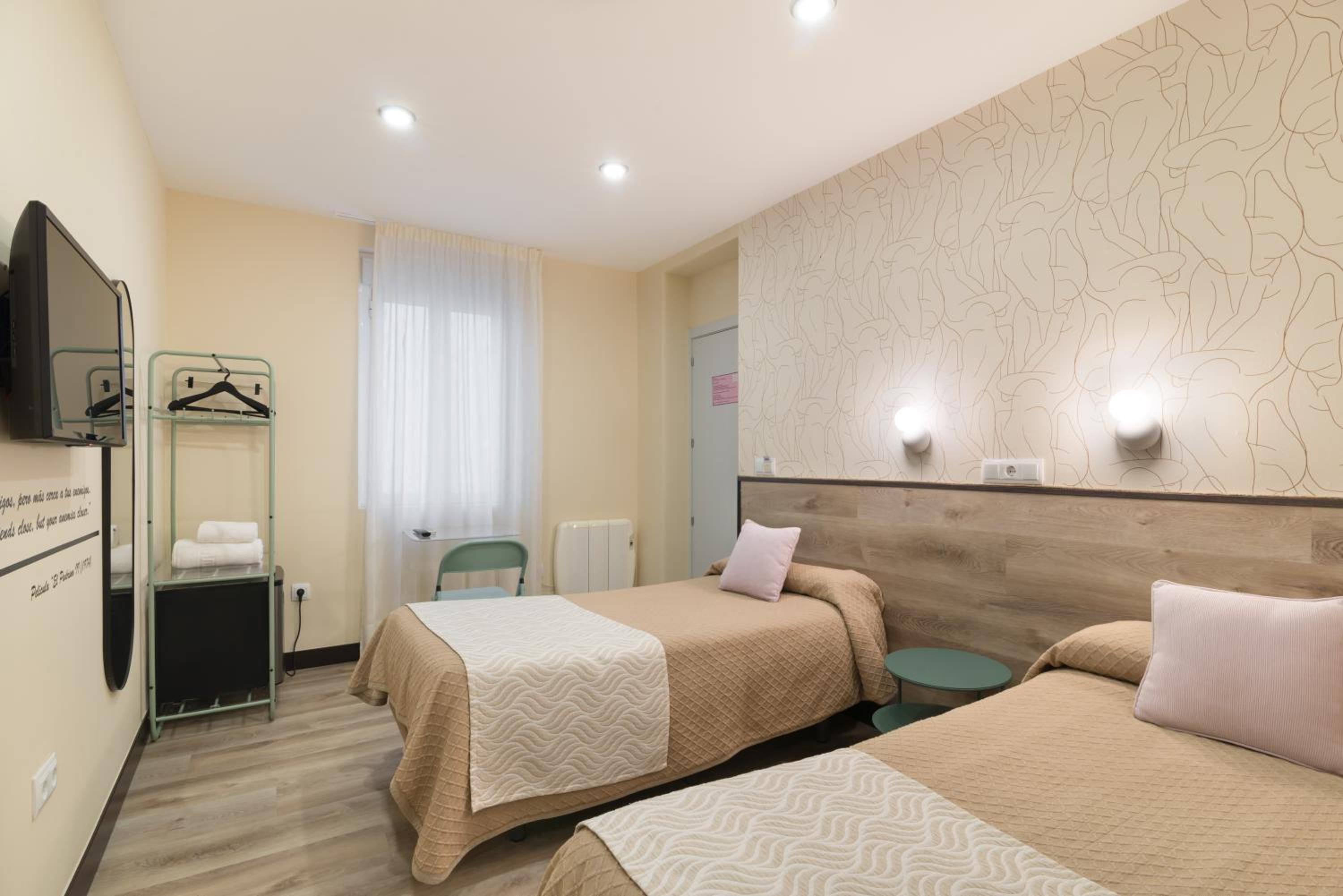 Twin Room - Photo 1