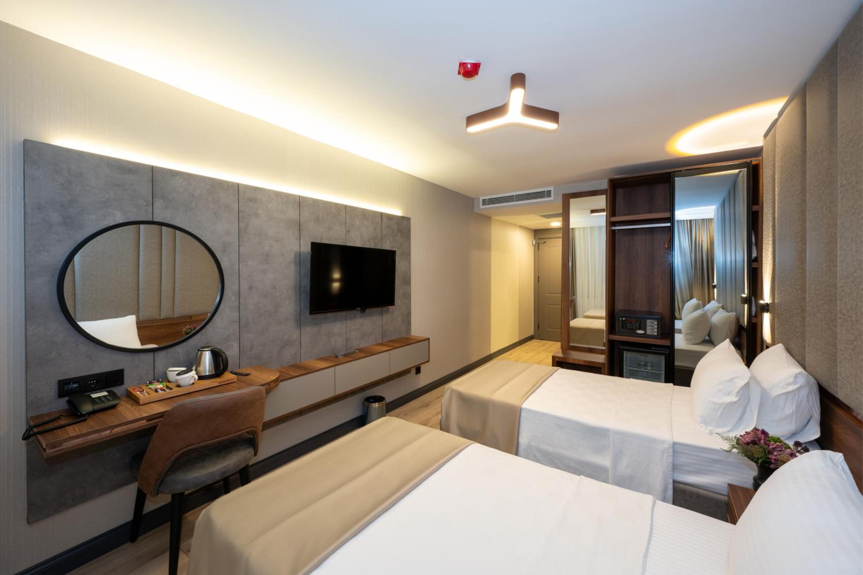 Standard Twin Room photo 2