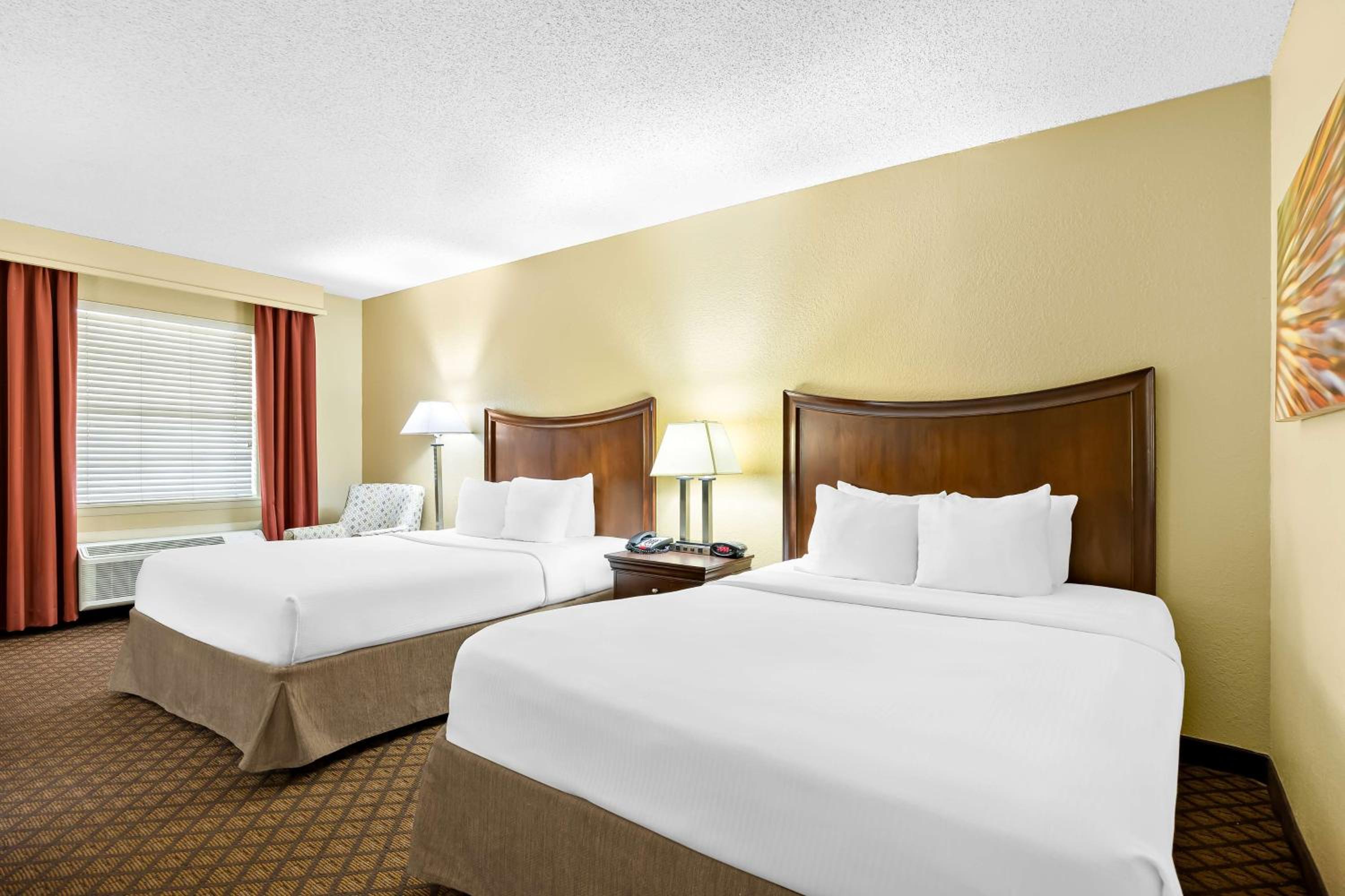 Queen Room with Two Queen Beds - Disability Access/Bath Tub - Photo 3