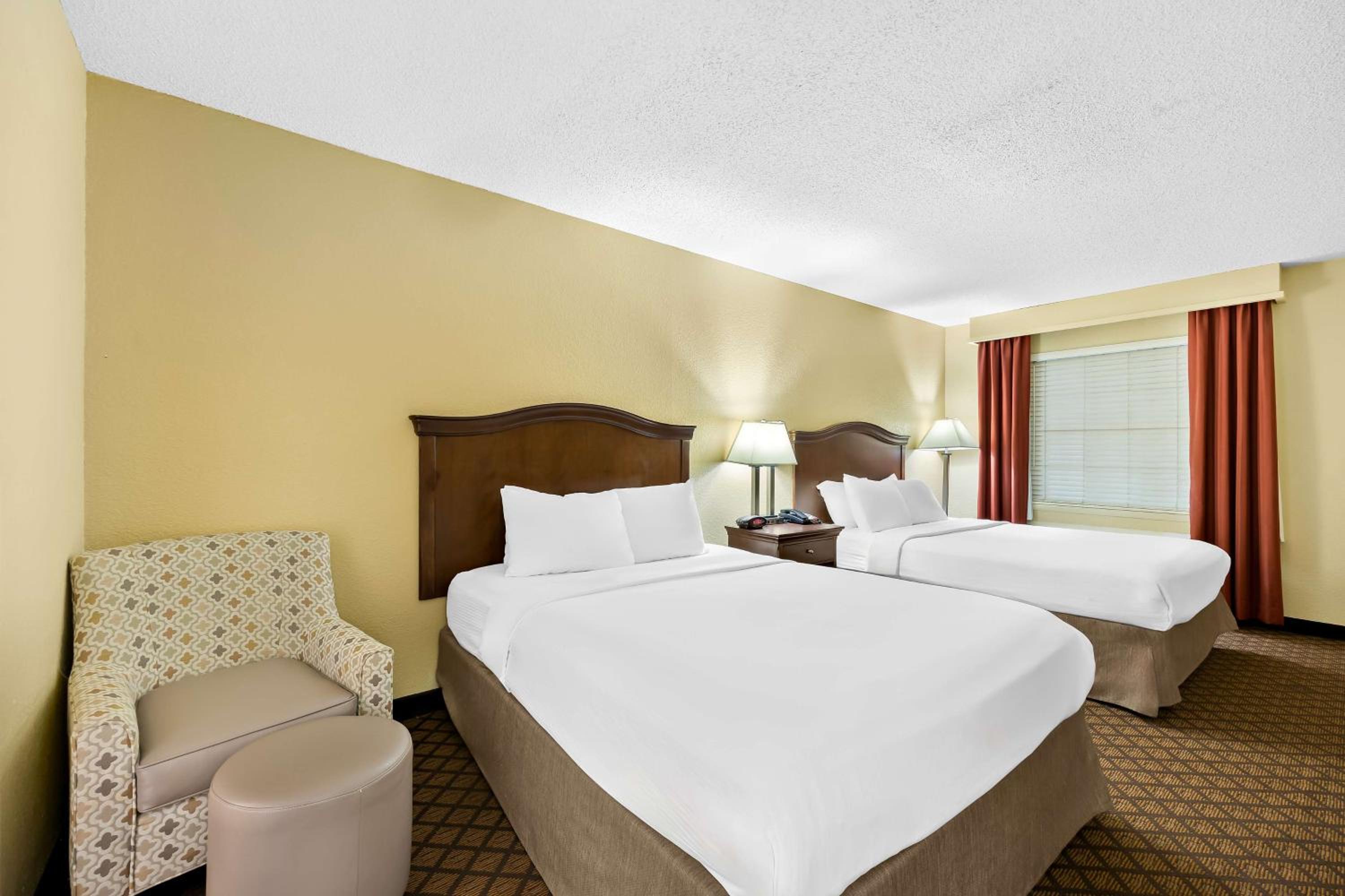 Queen Room with Two Queen Beds - Communication Assistance/Non-Smoking - Photo 2