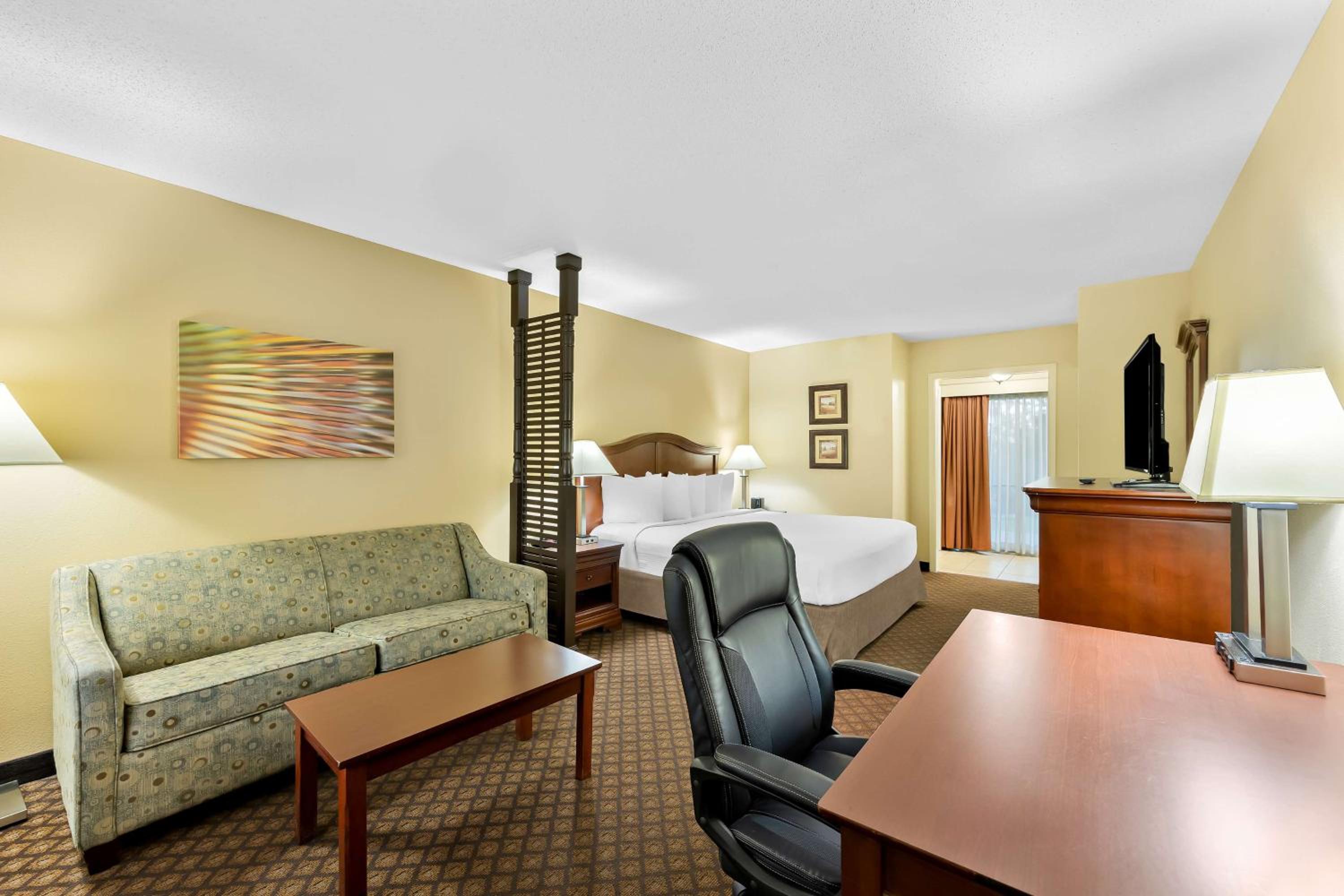King Suite - Non-Smoking - Photo 1