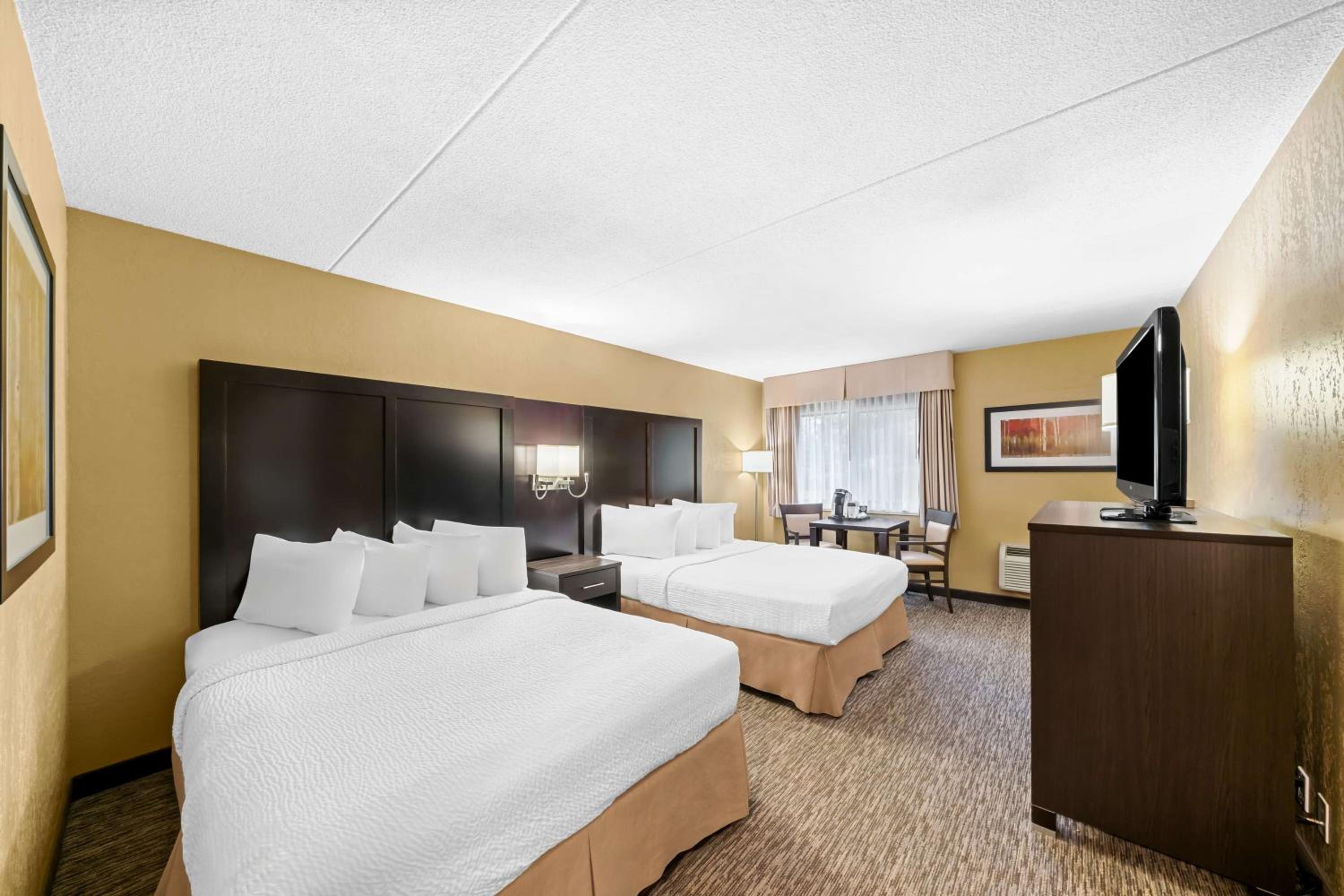 Queen Room with Two Queen Beds - Pet Friendly/Non-Smoking - Photo 1
