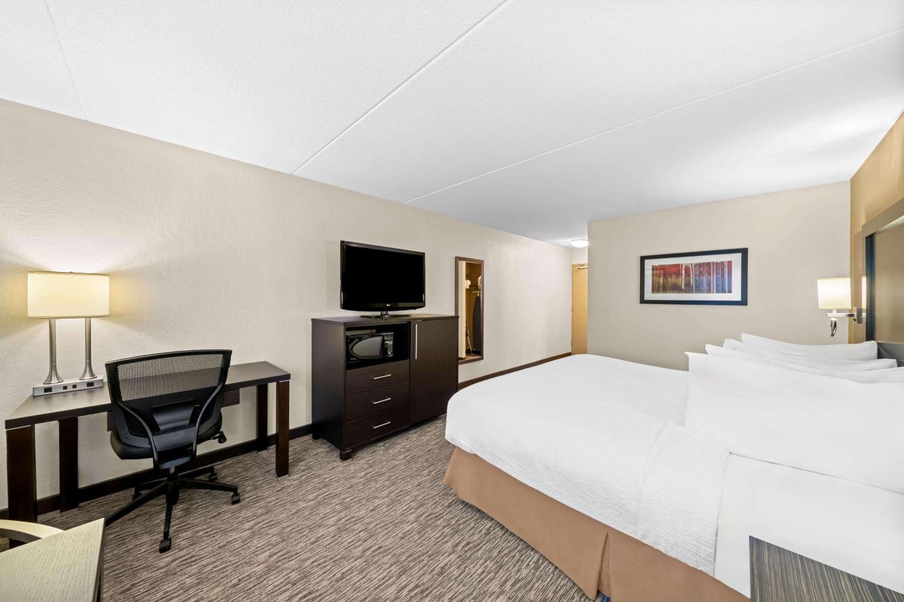 King Room - Non-Smoking - Photo 3