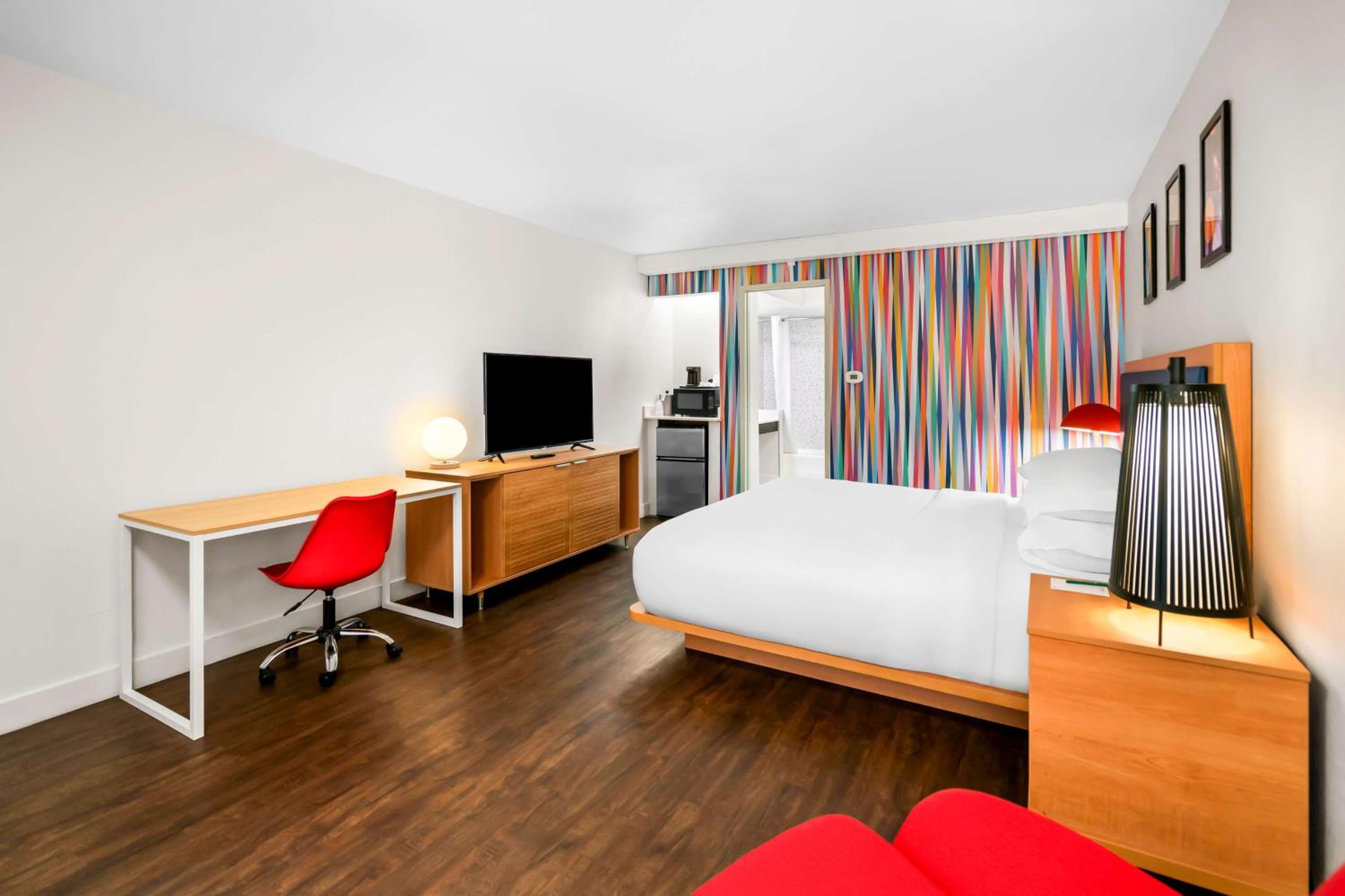 King Room - Non-Smoking photo 2