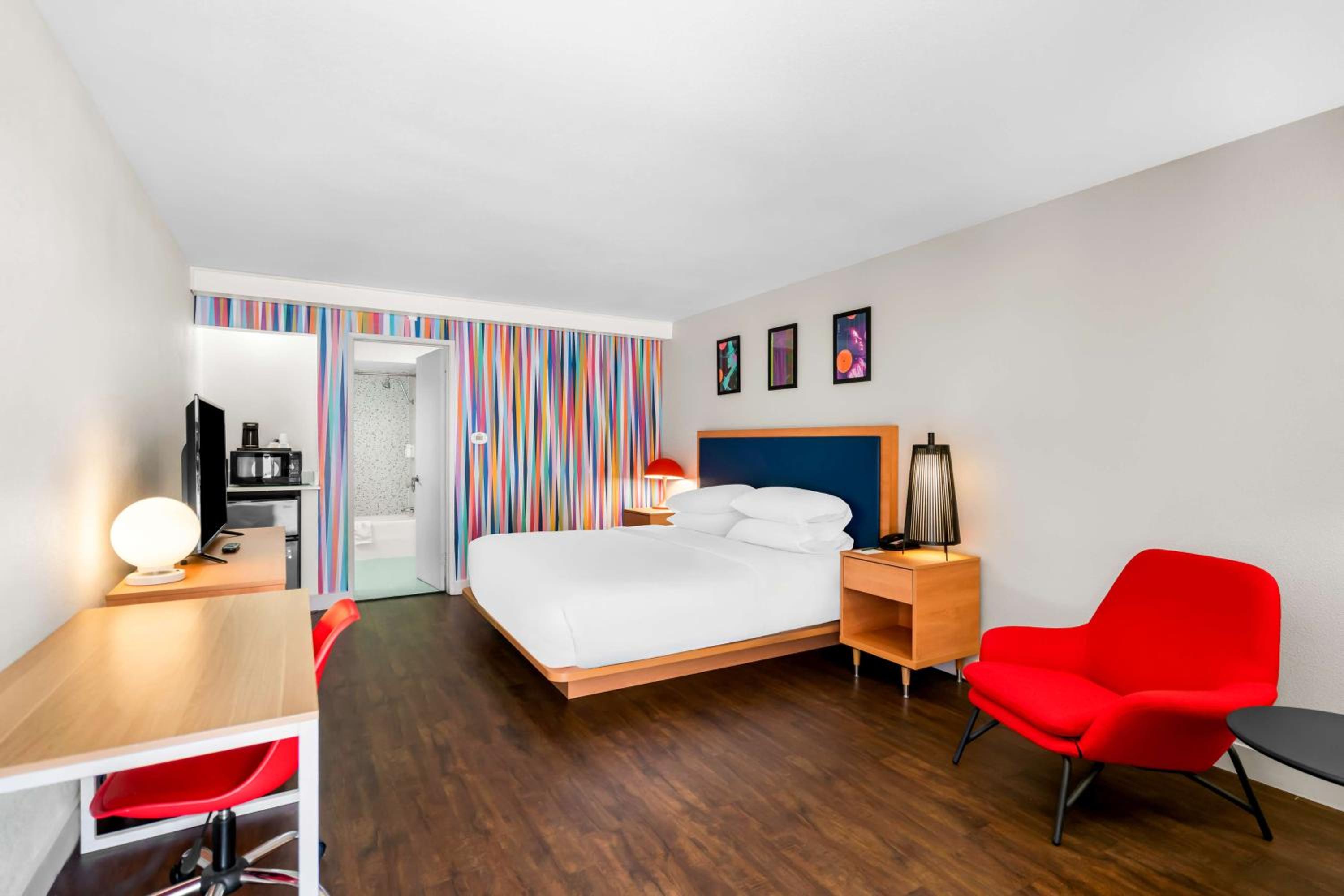 King Room - Non-Smoking photo 1