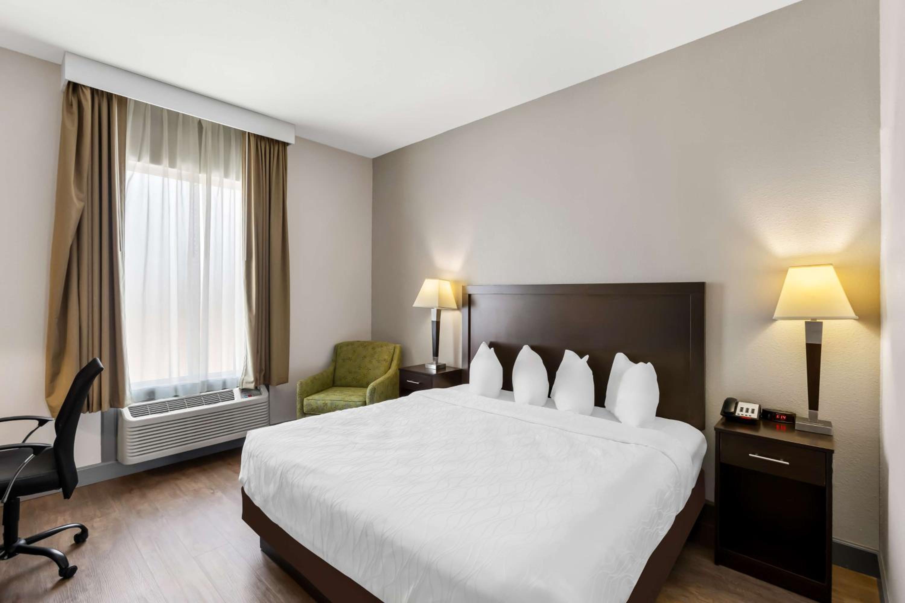 King Room - Accessible/Non-Smoking - Photo 2