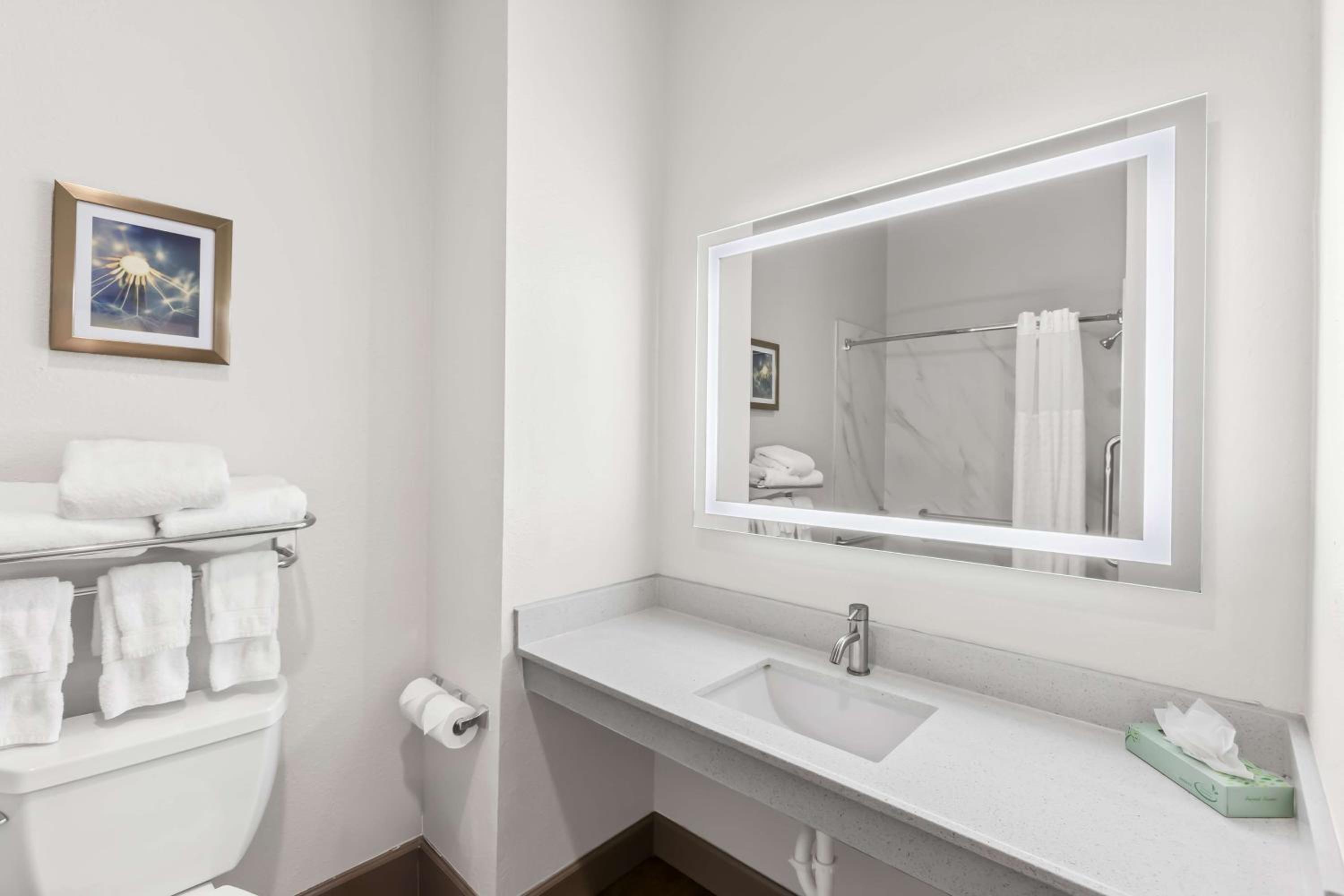 King Room - Accessible/Non-Smoking - Photo 3