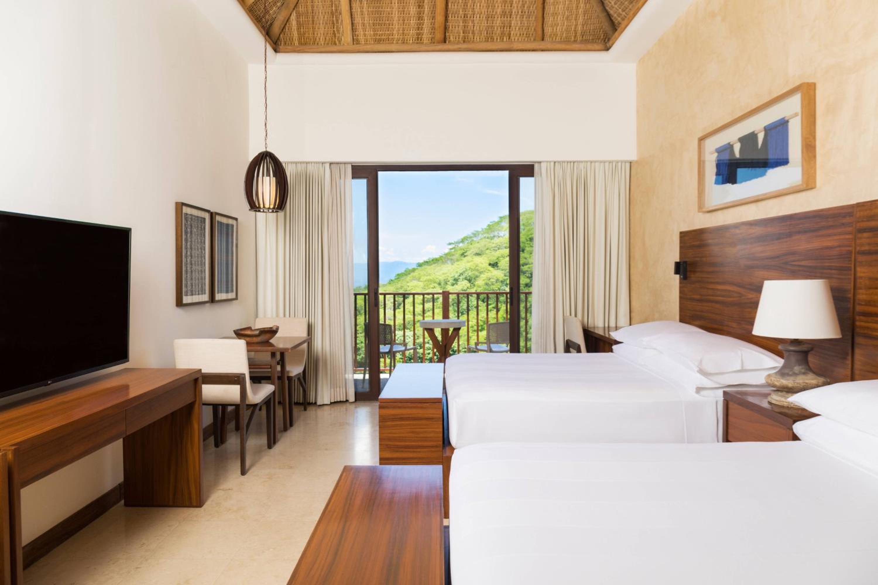 Deluxe, All-Inclusive, Guest room, 2 Queen, Balcony - Photo 12